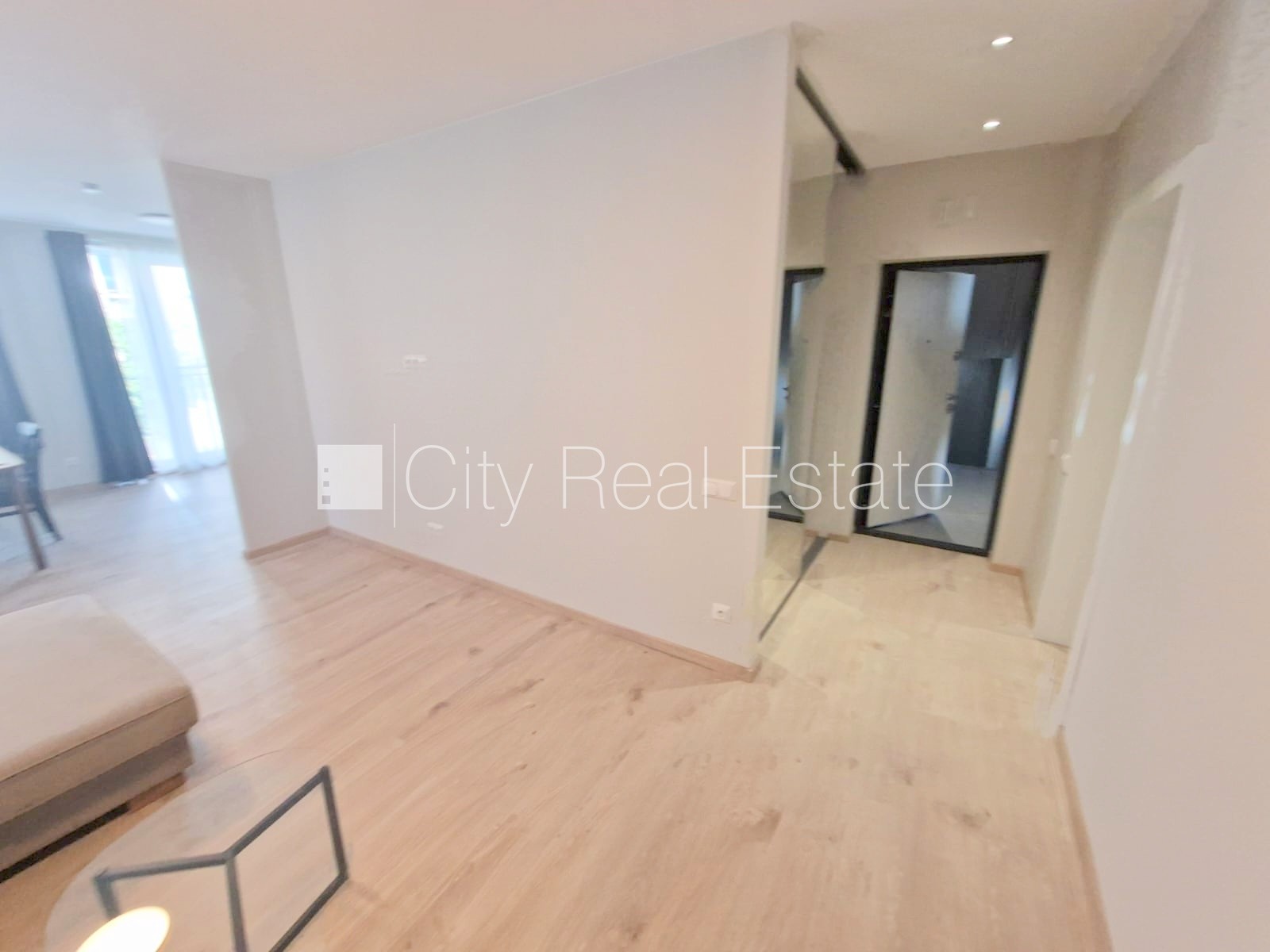 Sludinājumi. Fasādes māja, renovēta māja, slēgts pagalms, iežogota teritorija, vieta automašīnai, ieeja no Cena: 740 EUR/mēn Foto #11