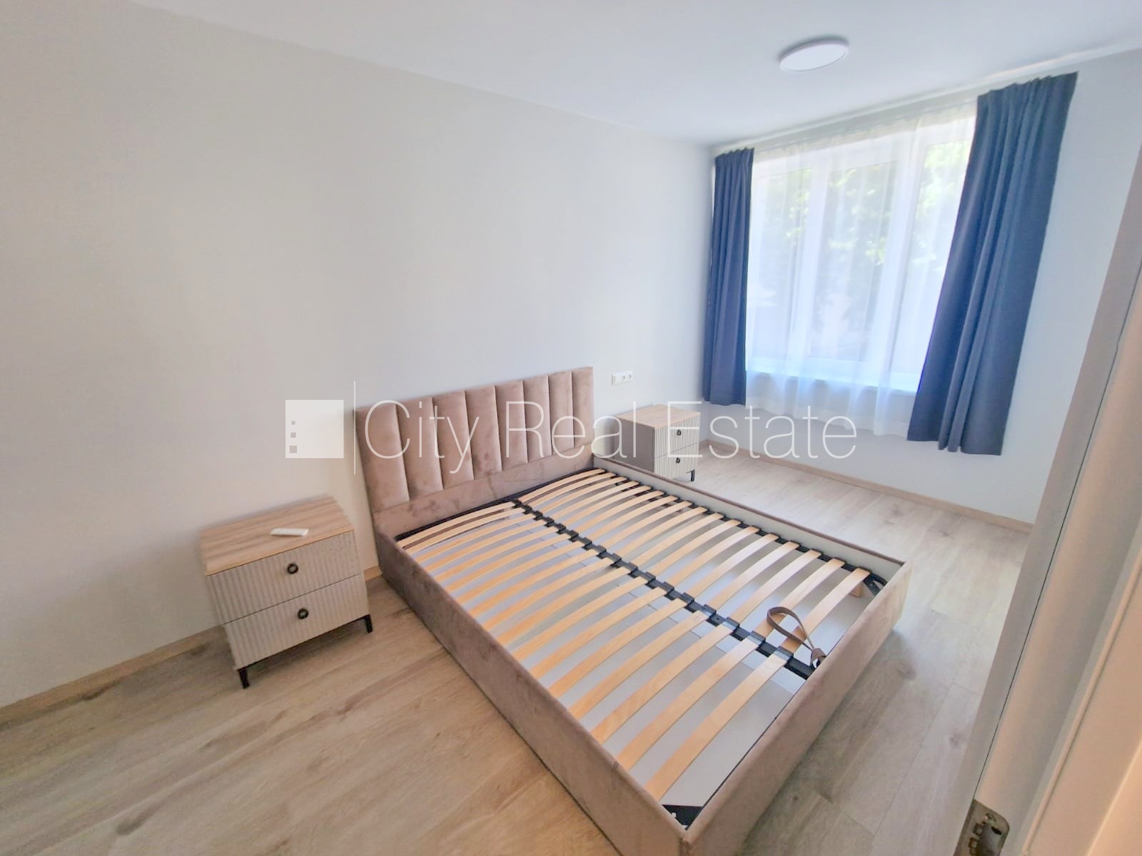 Sludinājumi. Fasādes māja, renovēta māja, slēgts pagalms, iežogota teritorija, vieta automašīnai, ieeja no Cena: 740 EUR/mēn Foto #7