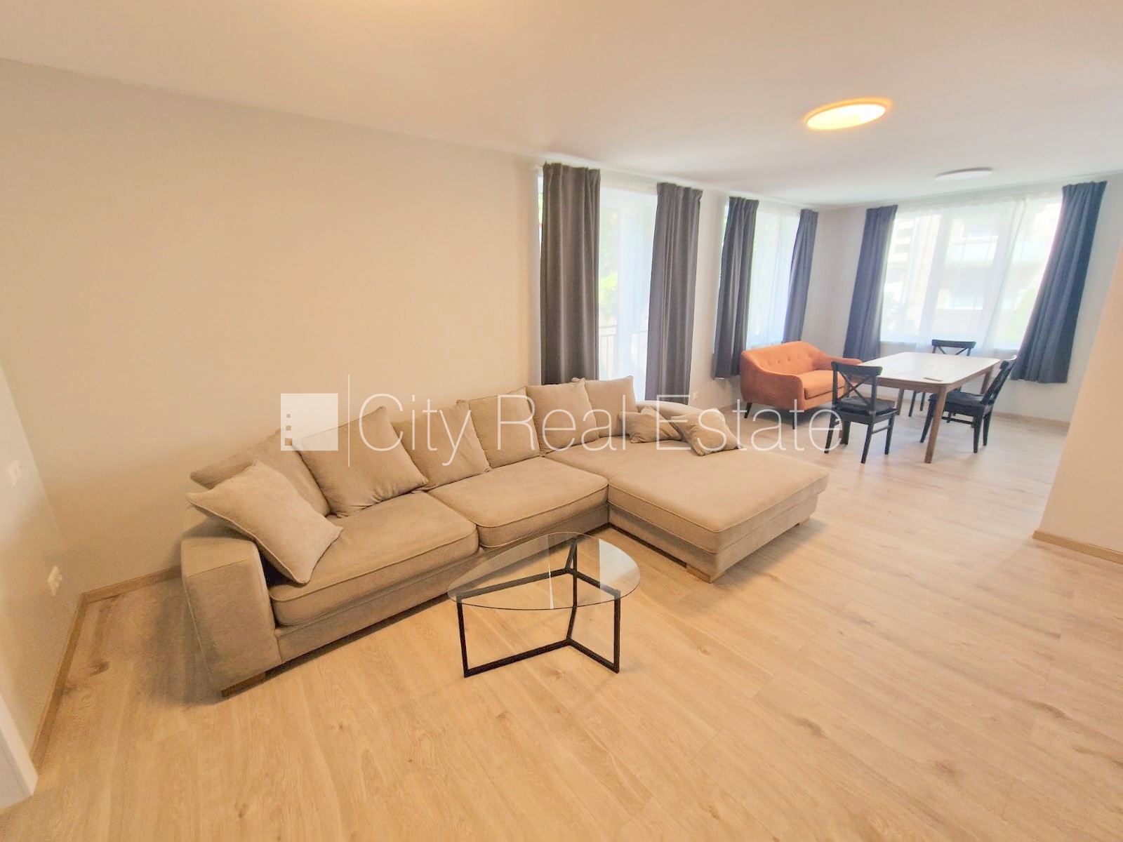 Sludinājumi. Fasādes māja, renovēta māja, slēgts pagalms, iežogota teritorija, vieta automašīnai, ieeja no Cena: 740 EUR/mēn Foto #6