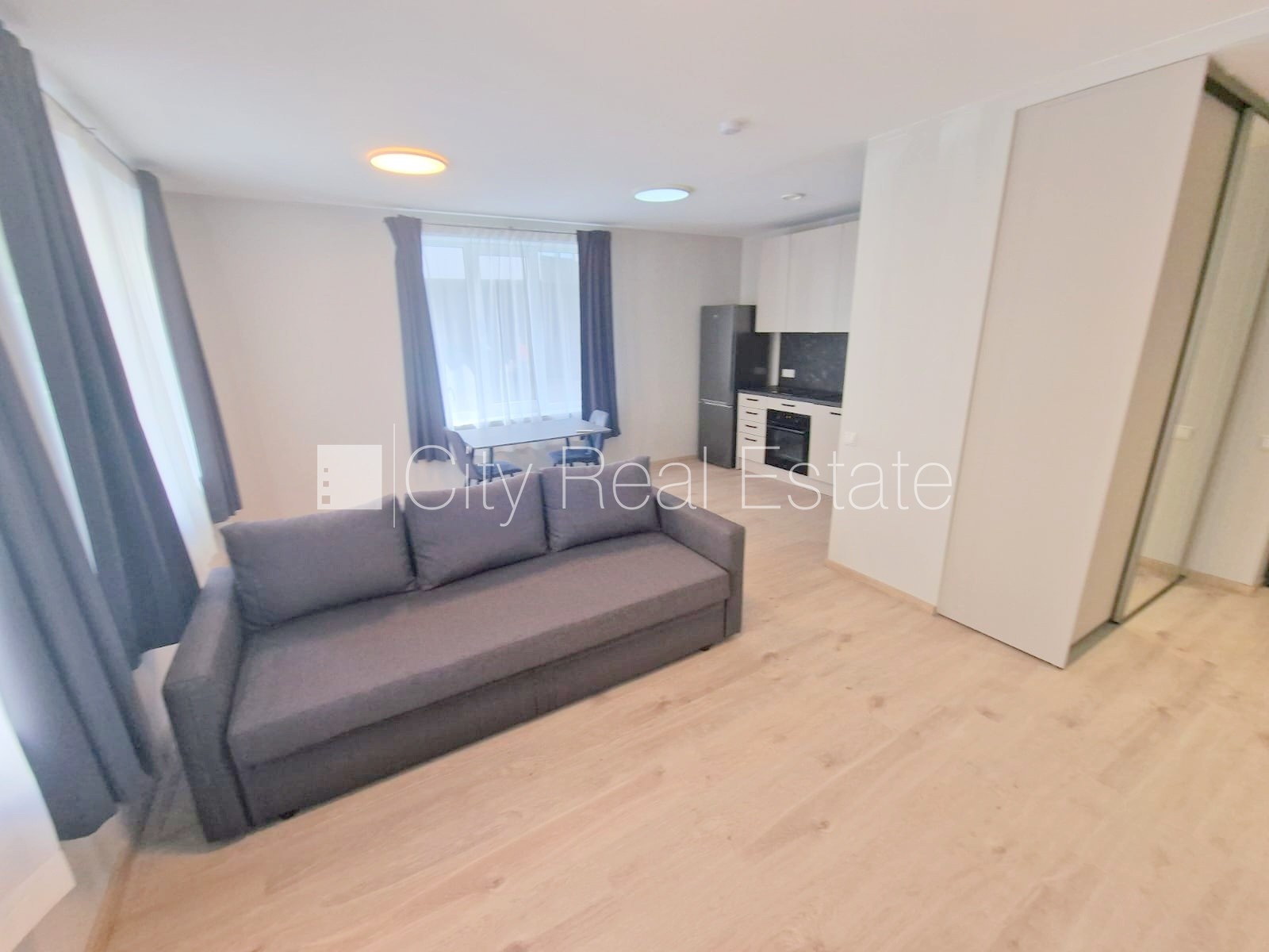 Sludinājumi. Fasādes māja, renovēta māja, slēgts pagalms, iežogota teritorija, vieta automašīnai, ieeja no Cena: 550 EUR/mēn Foto #3