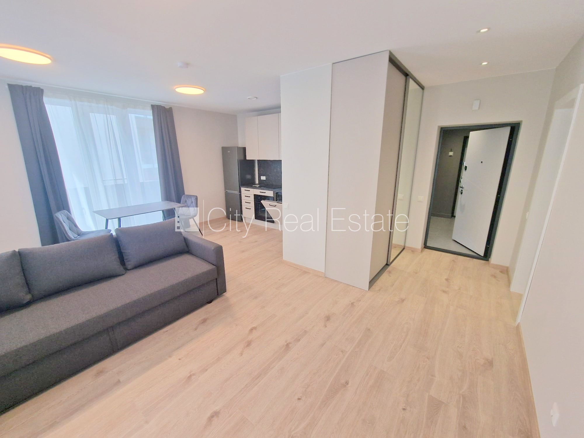 Sludinājumi. Fasādes māja, renovēta māja, slēgts pagalms, iežogota teritorija, vieta automašīnai, ieeja no Cena: 550 EUR/mēn Foto #10