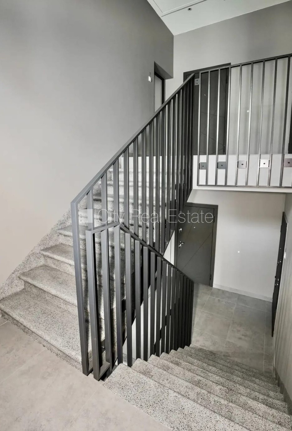 Sludinājumi. Fasādes māja, renovēta māja, slēgts pagalms, iežogota teritorija, vieta automašīnai, kāpņu telpa Cena: 490 EUR/mēn Foto #17