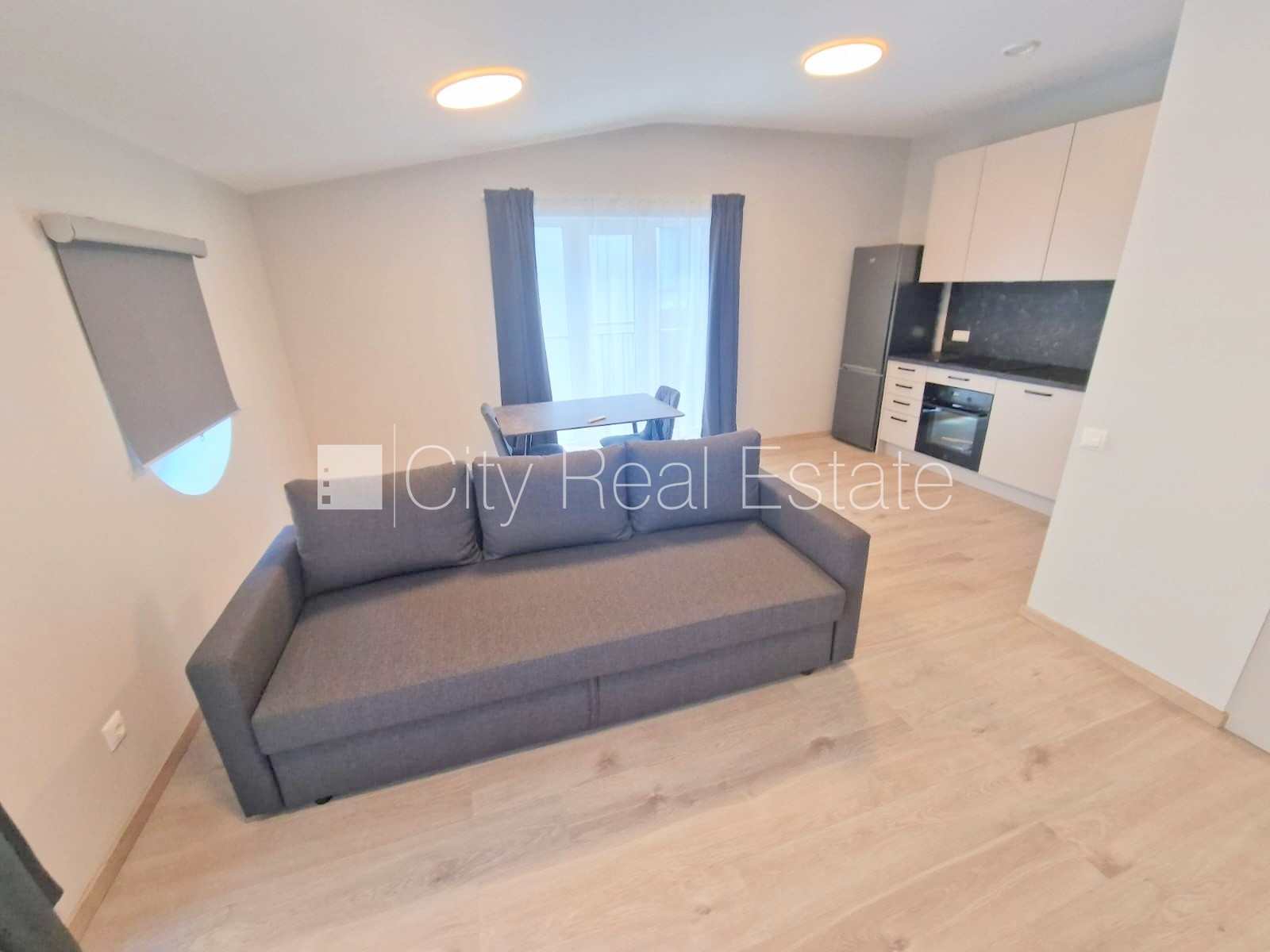 Sludinājumi. Fasādes māja, renovēta māja, slēgts pagalms, iežogota teritorija, vieta automašīnai, kāpņu telpa Cena: 490 EUR/mēn Foto #10