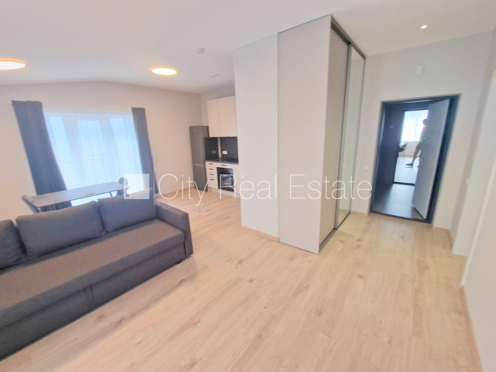 Sludinājumi. Fasādes māja, renovēta māja, slēgts pagalms, iežogota teritorija, vieta automašīnai, kāpņu telpa Cena: 490 EUR/mēn Foto #11