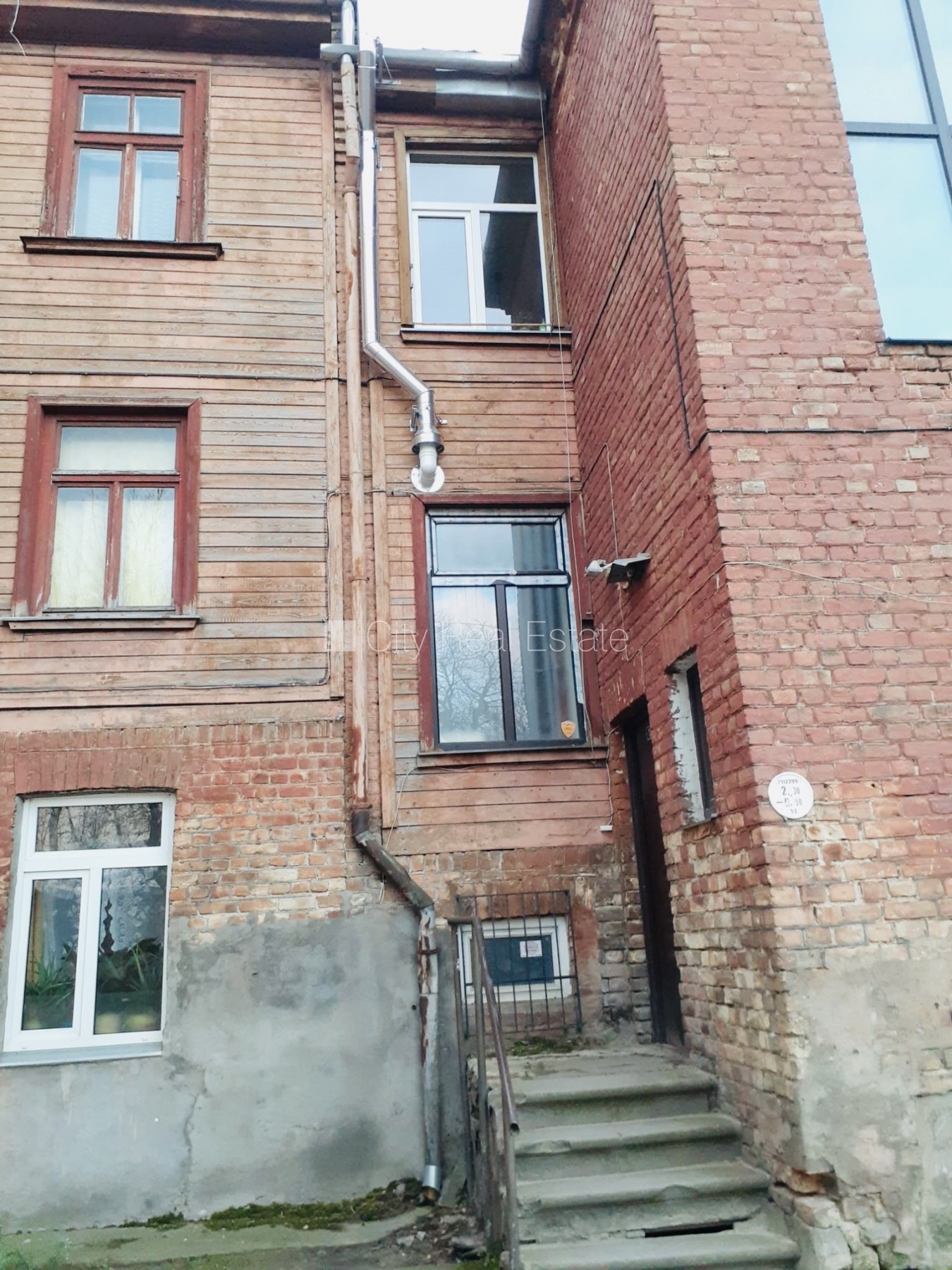 Sludinājumi. Fasādes māja, fasāde ar koka apdari, vieta automašīnai, ieeja no pagalma, logi vērsti mājas abās Cena: 75000 EUR Foto #16