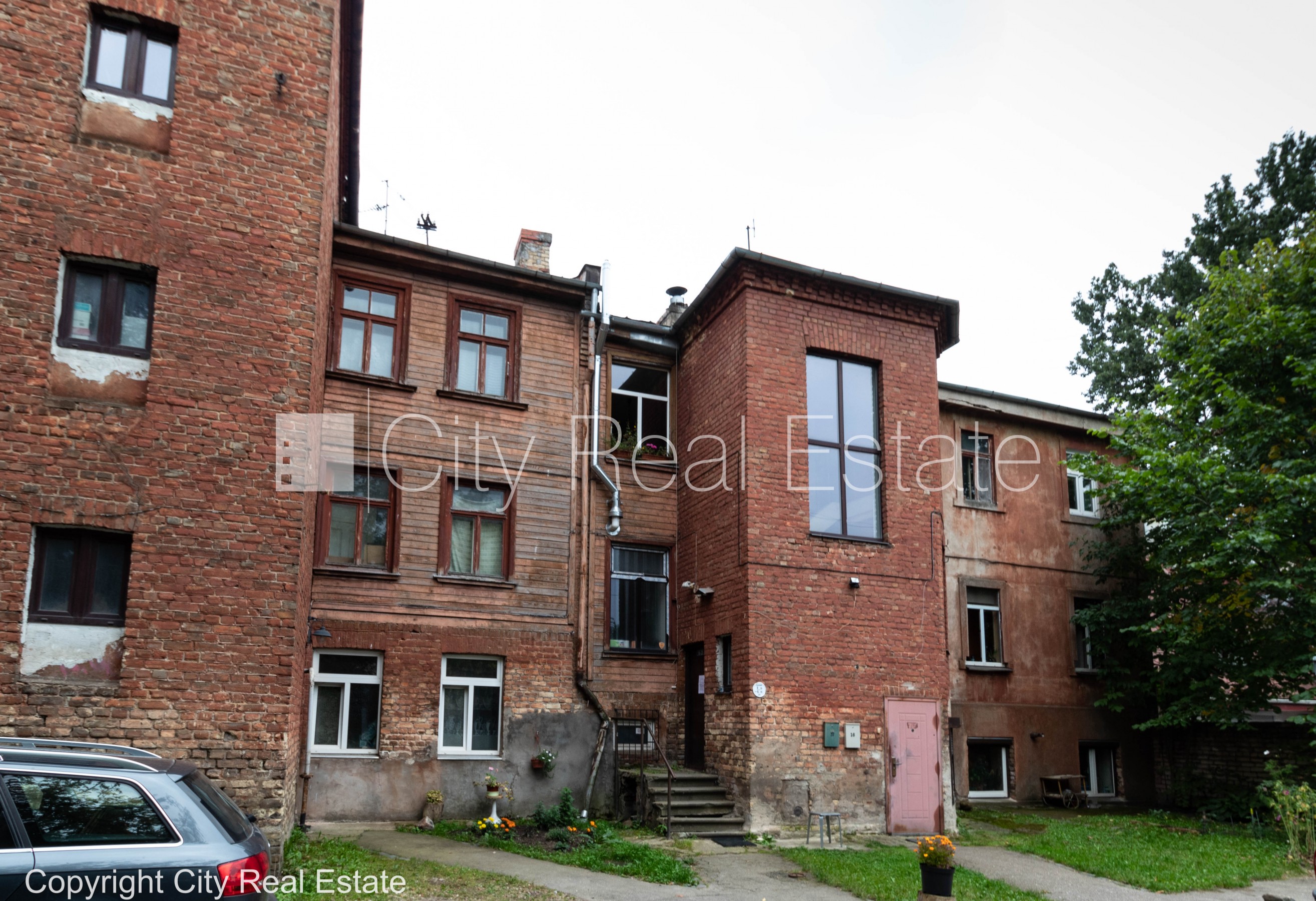 Sludinājumi. Fasādes māja, fasāde ar koka apdari, vieta automašīnai, ieeja no pagalma, logi vērsti mājas abās Cena: 75000 EUR Foto #18