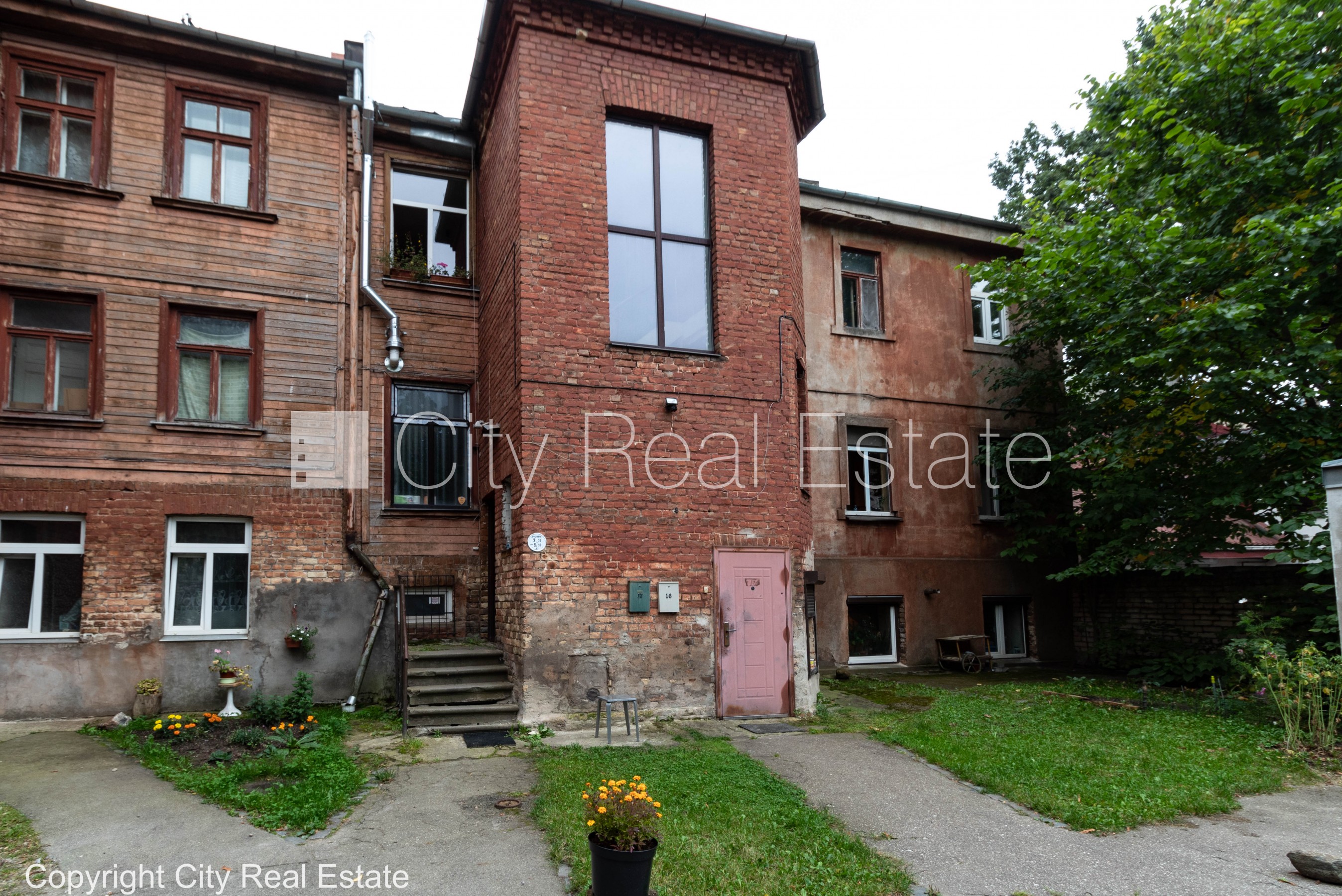 Sludinājumi. Fasādes māja, fasāde ar koka apdari, vieta automašīnai, ieeja no pagalma, logi vērsti mājas abās Cena: 75000 EUR Foto #17