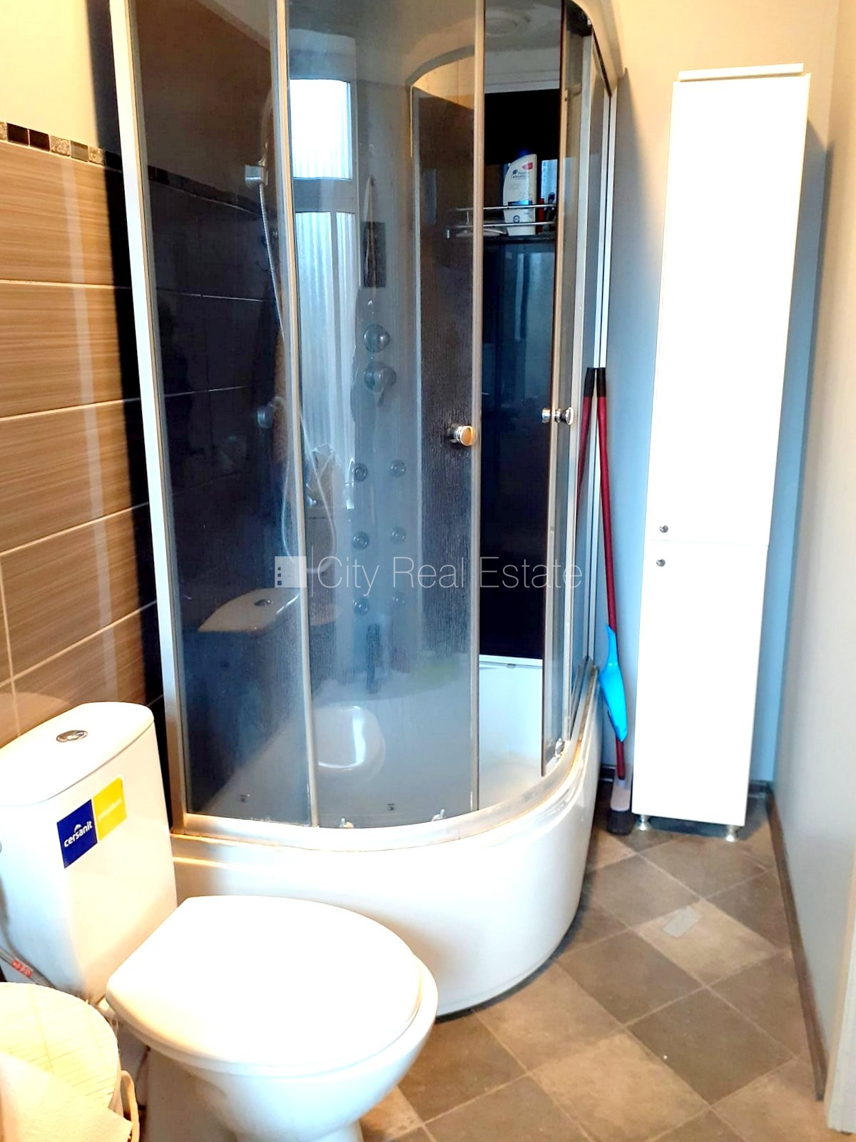 Sludinājumi. Fasādes māja, fasāde ar koka apdari, vieta automašīnai, ieeja no pagalma, logi vērsti mājas abās Cena: 75000 EUR Foto #10