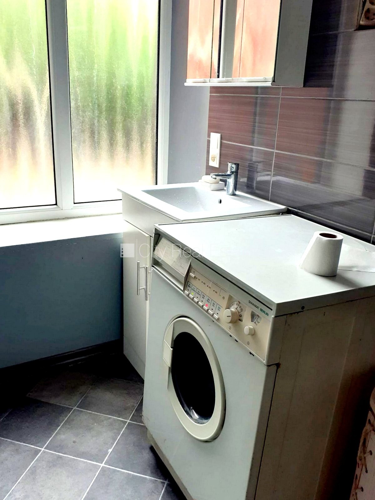 Sludinājumi. Fasādes māja, fasāde ar koka apdari, vieta automašīnai, ieeja no pagalma, logi vērsti mājas abās Cena: 75000 EUR Foto #11