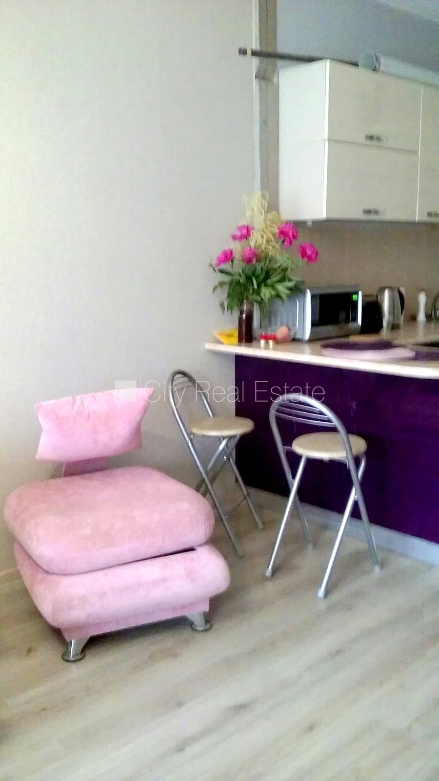 Sludinājumi. Fasādes māja, fasāde ar koka apdari, vieta automašīnai, ieeja no pagalma, logi vērsti mājas abās Cena: 75000 EUR Foto #6