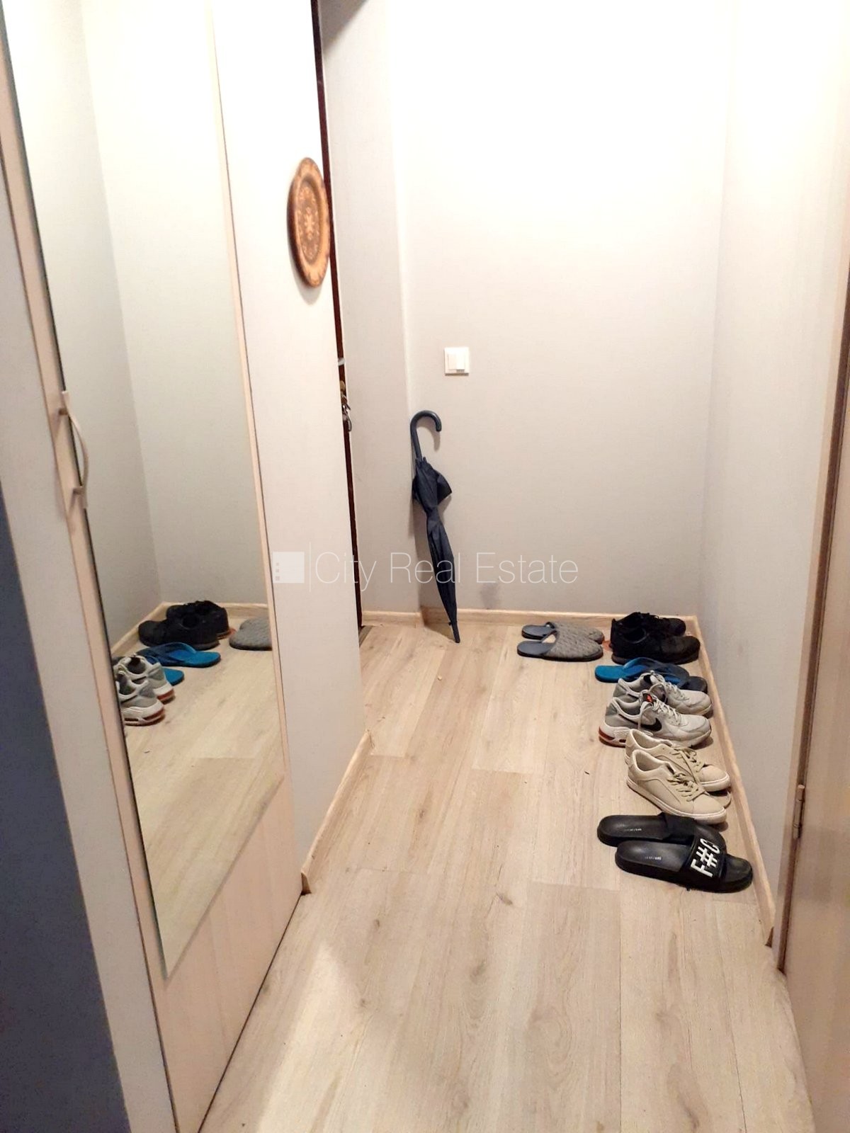 Sludinājumi. Fasādes māja, fasāde ar koka apdari, vieta automašīnai, ieeja no pagalma, logi vērsti mājas abās Cena: 75000 EUR Foto #14