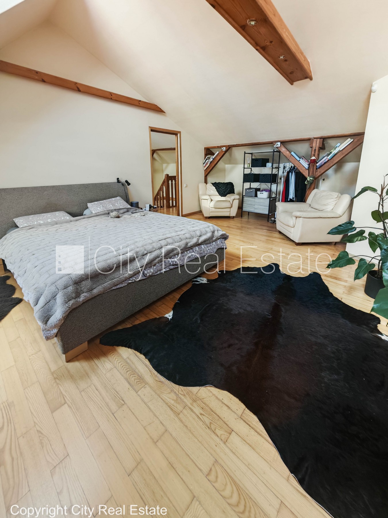 Sludinājumi. Fasādes māja, restaurēta māja, labiekārtots apzaļumots pagalms, slēgts pagalms, maksas stāvvieta, Cena: 1500 EUR/mēn Foto #16