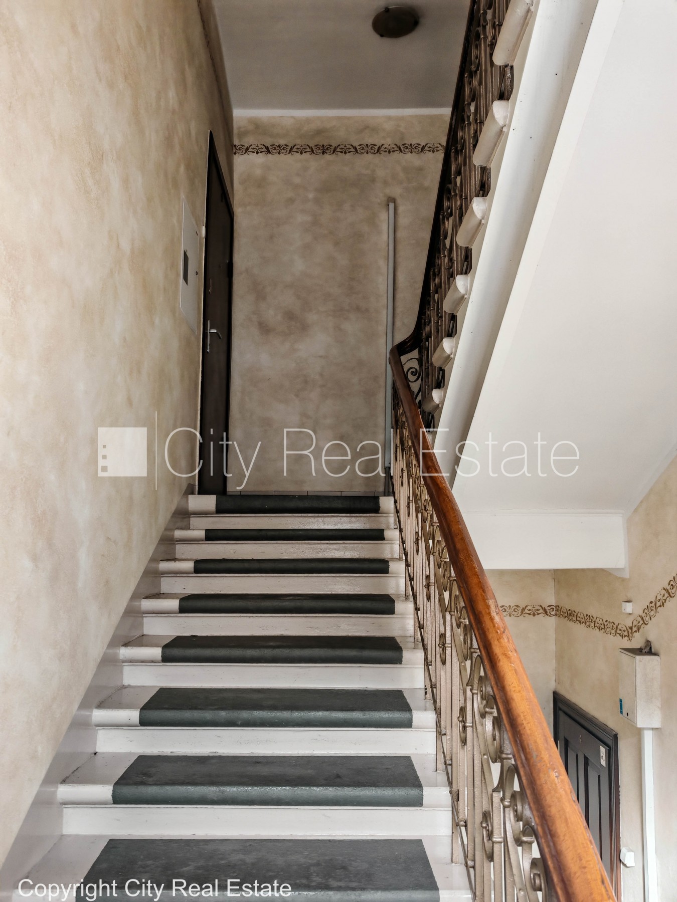 Sludinājumi. Fasādes māja, restaurēta māja, labiekārtots apzaļumots pagalms, slēgts pagalms, maksas stāvvieta, Cena: 1500 EUR/mēn Foto #25