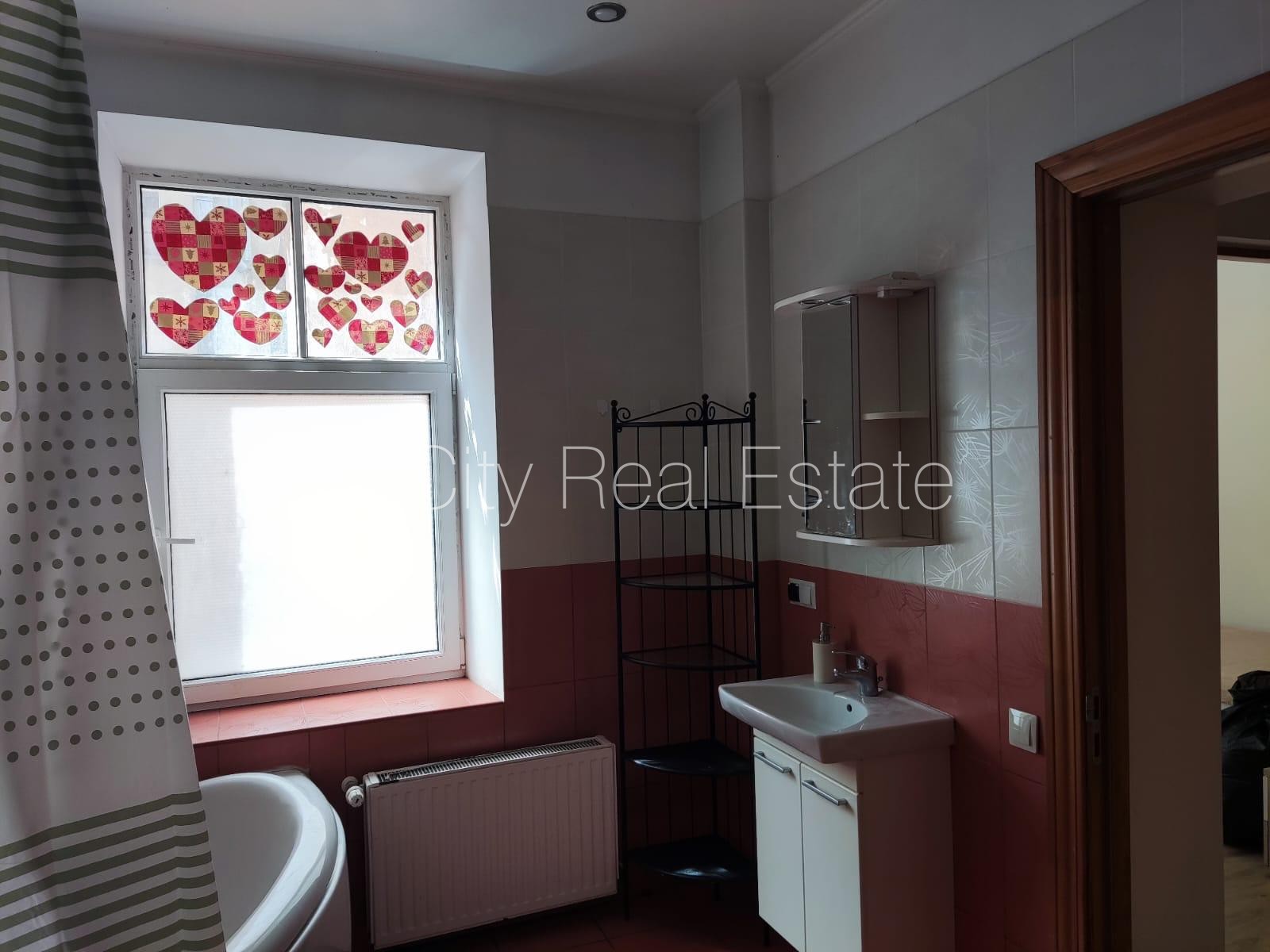 Sludinājumi. Pagalma ēka, renovēta māja, labiekārtota apzaļumota teritorija, istabas izolētas 2 gab., Cena: 800 EUR/mēn Foto #10