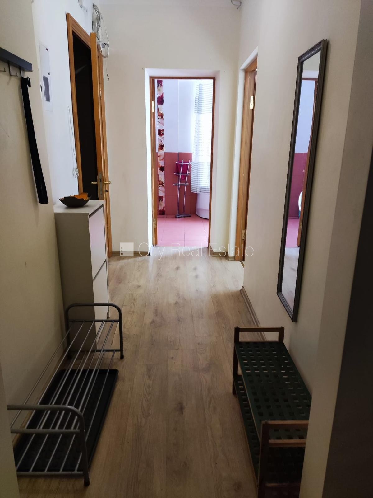 Sludinājumi. Pagalma ēka, renovēta māja, labiekārtota apzaļumota teritorija, istabas izolētas 2 gab., Cena: 800 EUR/mēn Foto #4