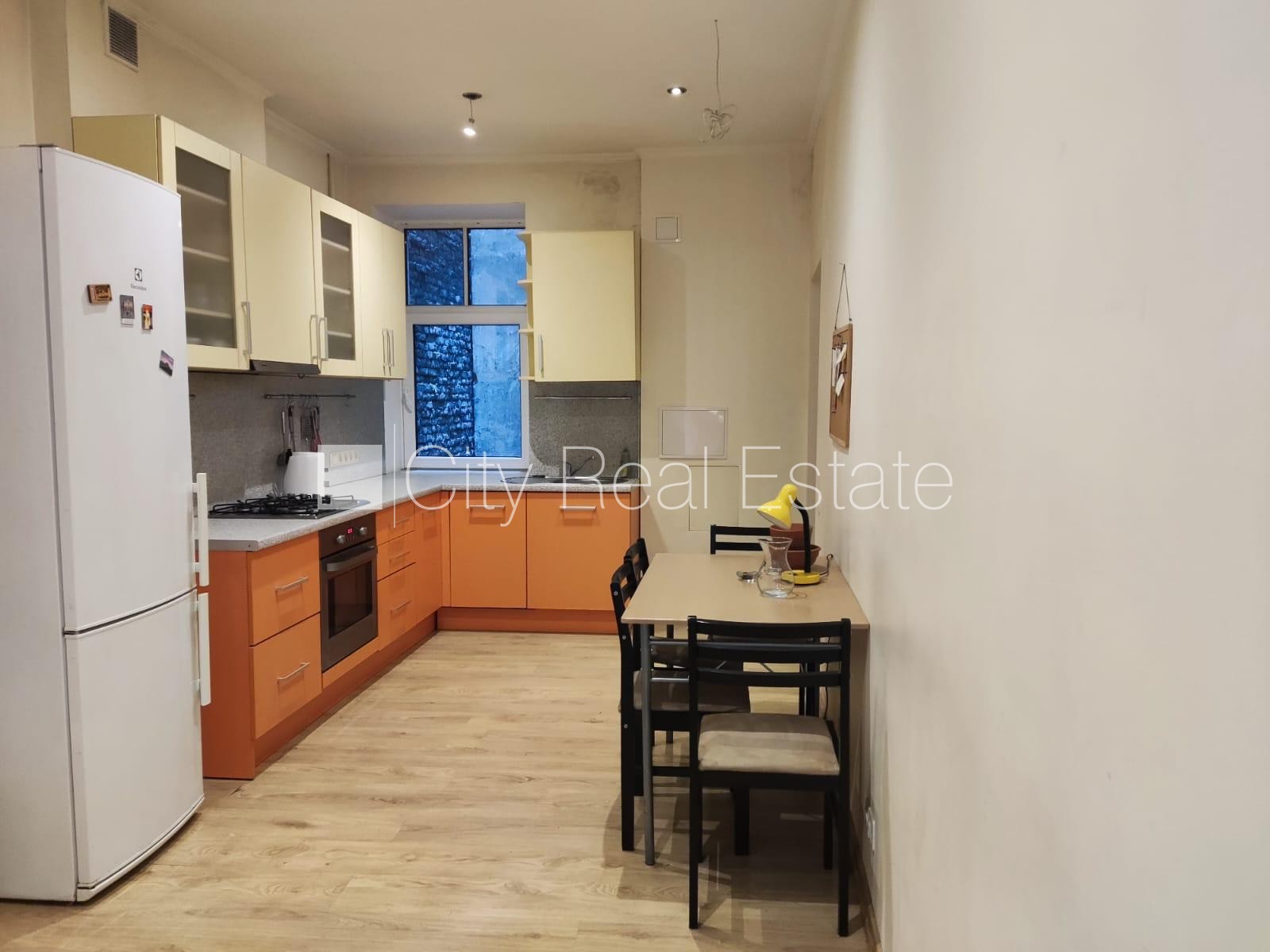 Sludinājumi. Pagalma ēka, renovēta māja, labiekārtota apzaļumota teritorija, istabas izolētas 2 gab., Cena: 800 EUR/mēn Foto #3