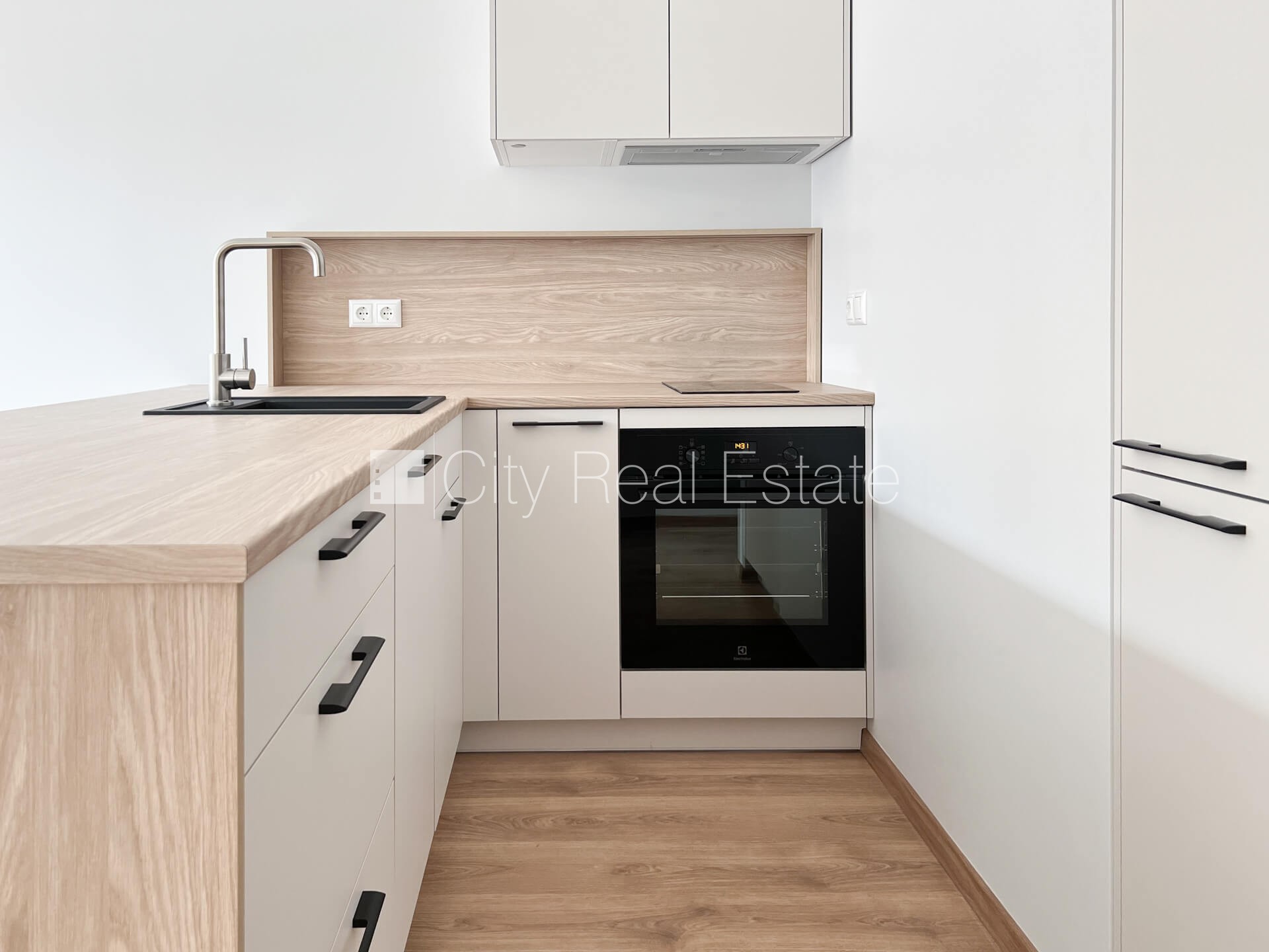 Объявление. Новостройка, благоустроенный озеленённый двор, возможность аренды парковки, подземная стоянка, Цена: 699 EUR/мес. Foto #3