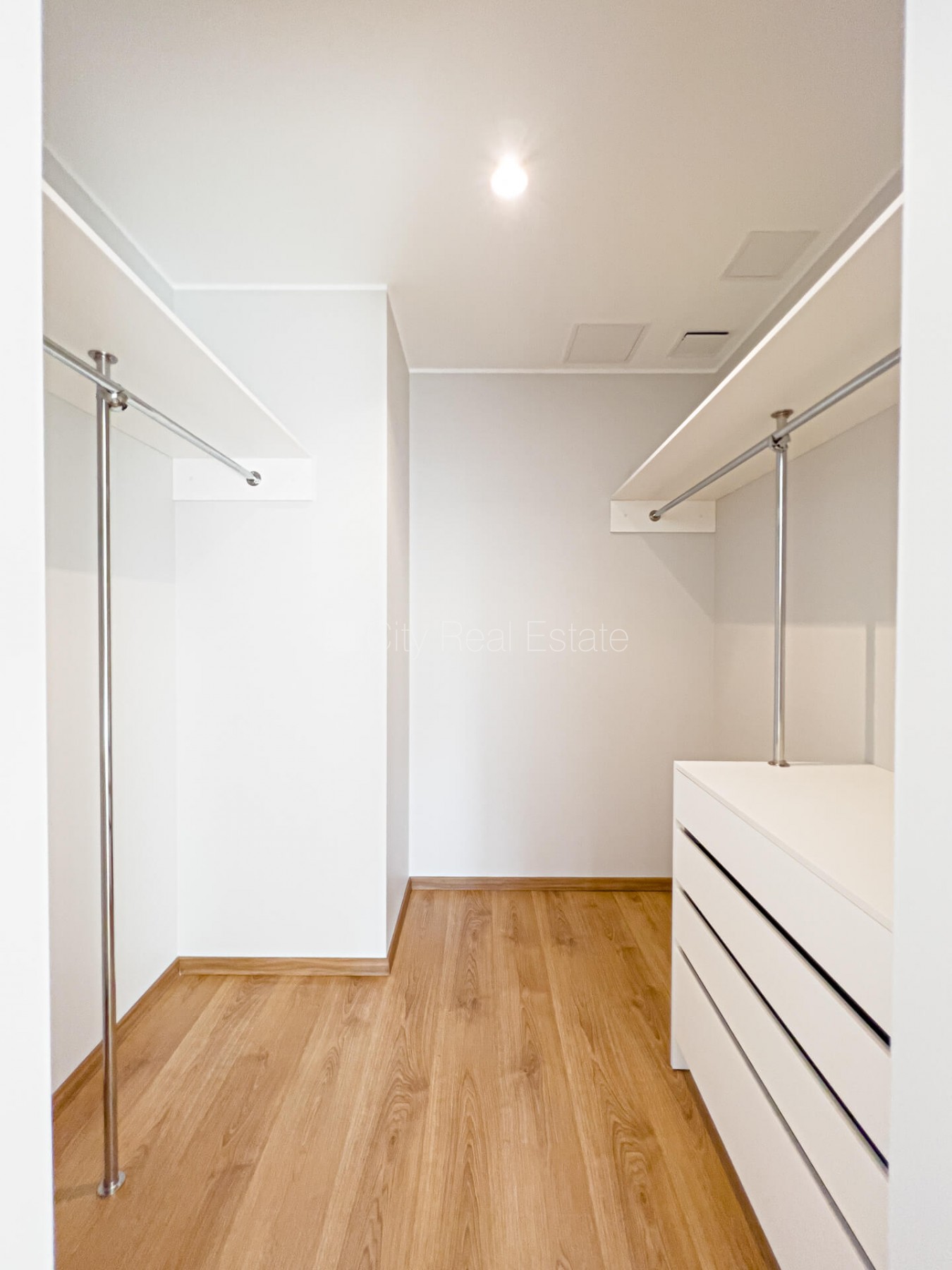 Объявление. Новостройка, благоустроенный озеленённый двор, возможность аренды парковки, подземная стоянка, Цена: 699 EUR/мес. Foto #4