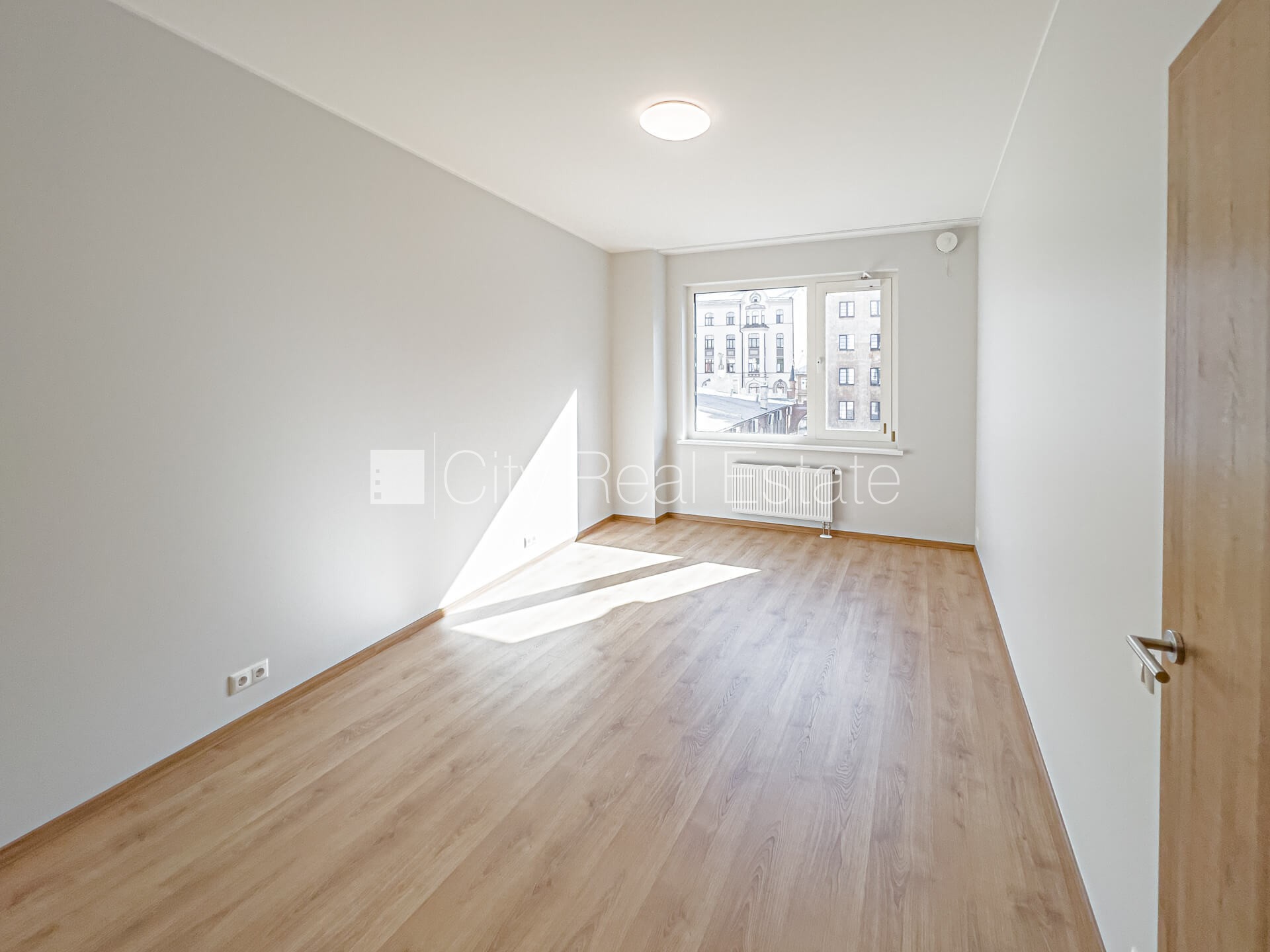 Объявление. Новостройка, благоустроенный озеленённый двор, возможность аренды парковки, подземная стоянка, Цена: 699 EUR/мес. Foto #6