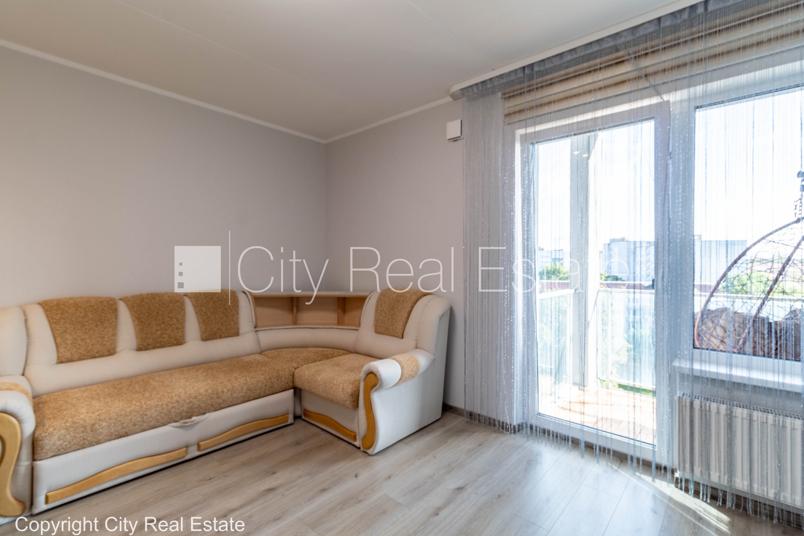 Sludinājumi. Jaunceltne, fasādes māja, labiekārtots apzaļumots pagalms, iežogota teritorija ar metāla sētu, Cena: 98000 EUR Foto #4