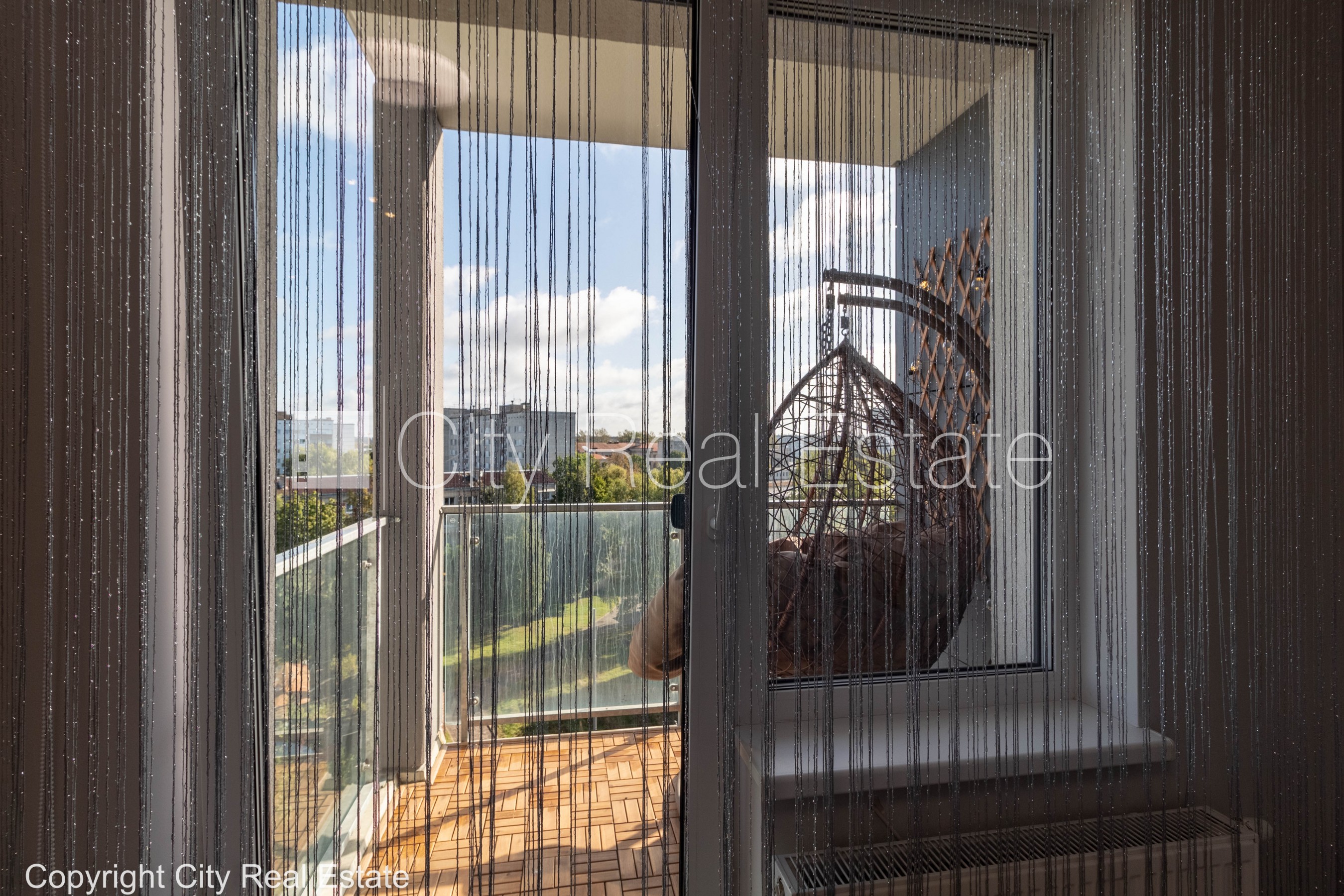 Sludinājumi. Jaunceltne, fasādes māja, labiekārtots apzaļumots pagalms, iežogota teritorija ar metāla sētu, Cena: 98000 EUR Foto #3