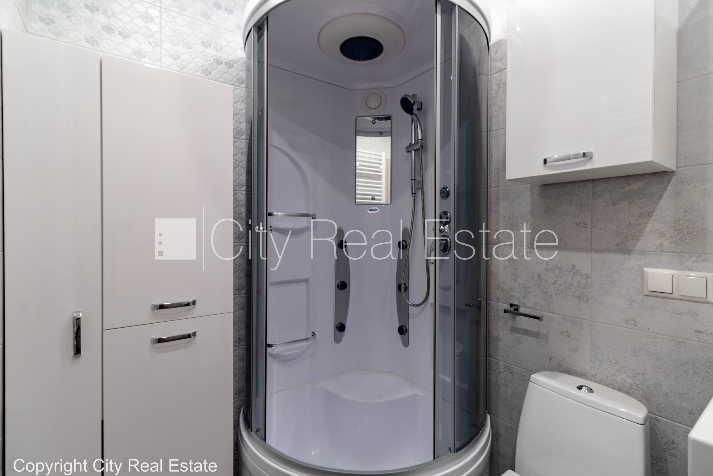 Sludinājumi. Jaunceltne, fasādes māja, labiekārtots apzaļumots pagalms, iežogota teritorija ar metāla sētu, Cena: 98000 EUR Foto #15