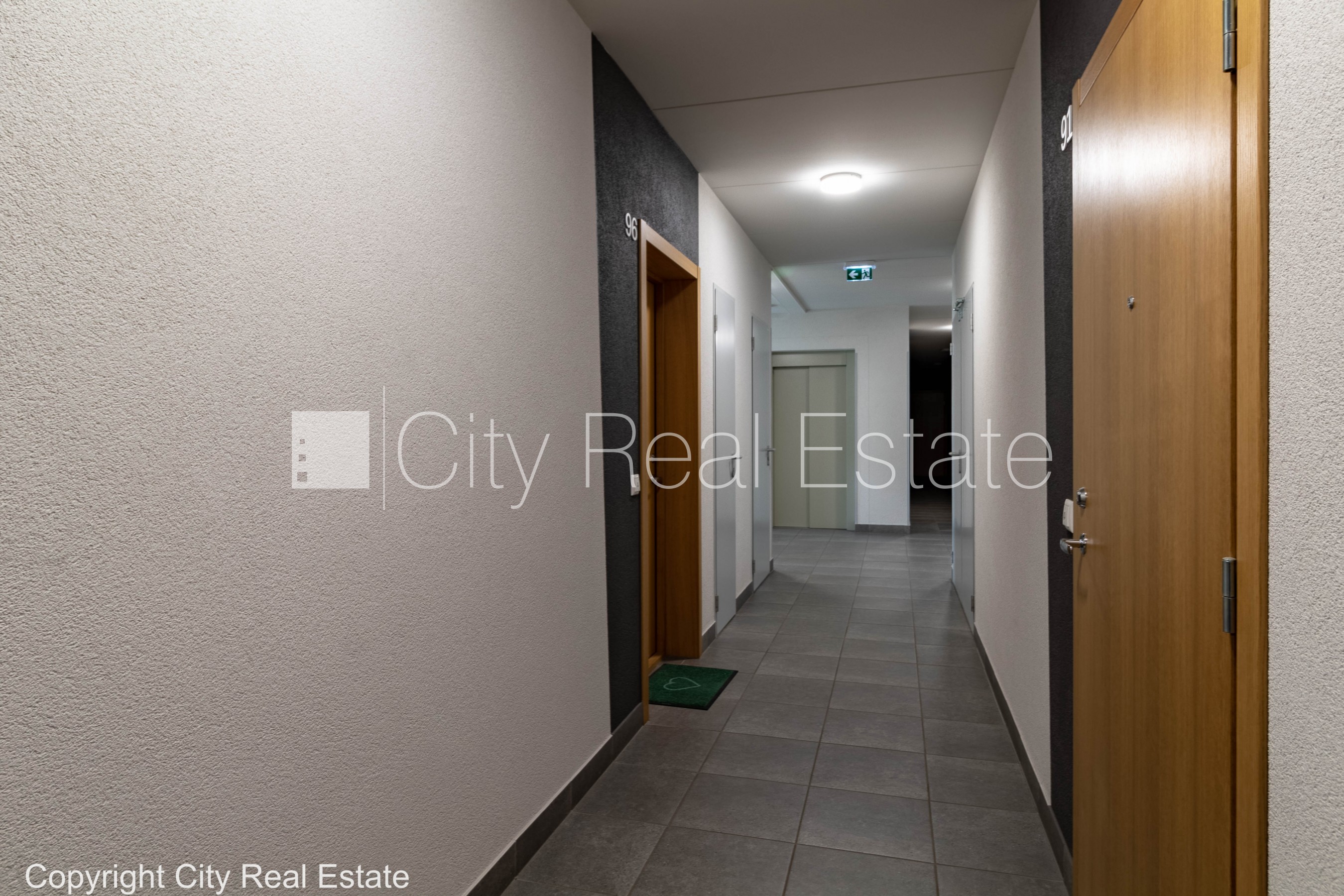 Sludinājumi. Jaunceltne, fasādes māja, labiekārtots apzaļumots pagalms, iežogota teritorija ar metāla sētu, Cena: 98000 EUR Foto #20