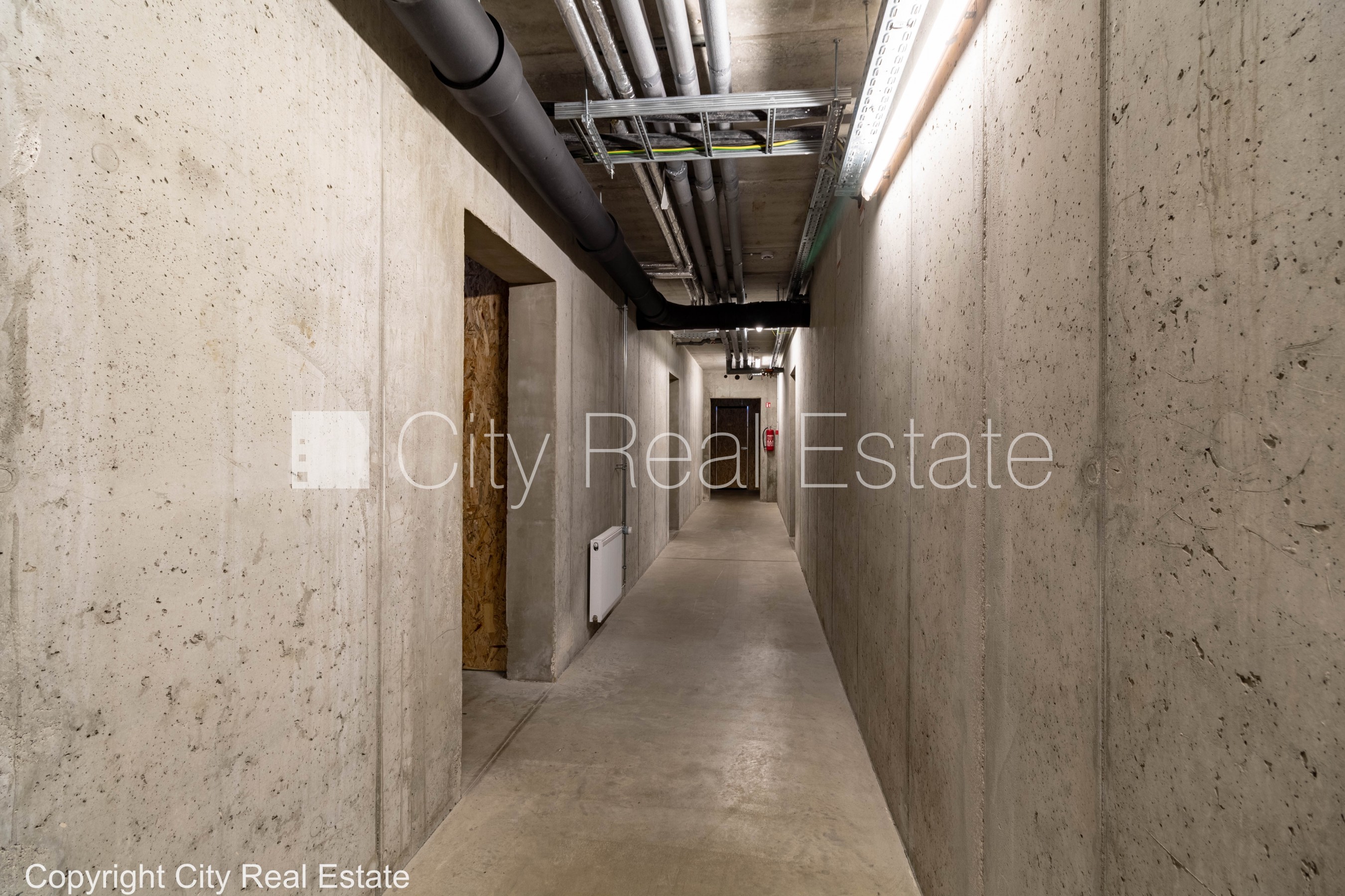 Sludinājumi. Jaunceltne, fasādes māja, labiekārtots apzaļumots pagalms, iežogota teritorija ar metāla sētu, Cena: 98000 EUR Foto #24