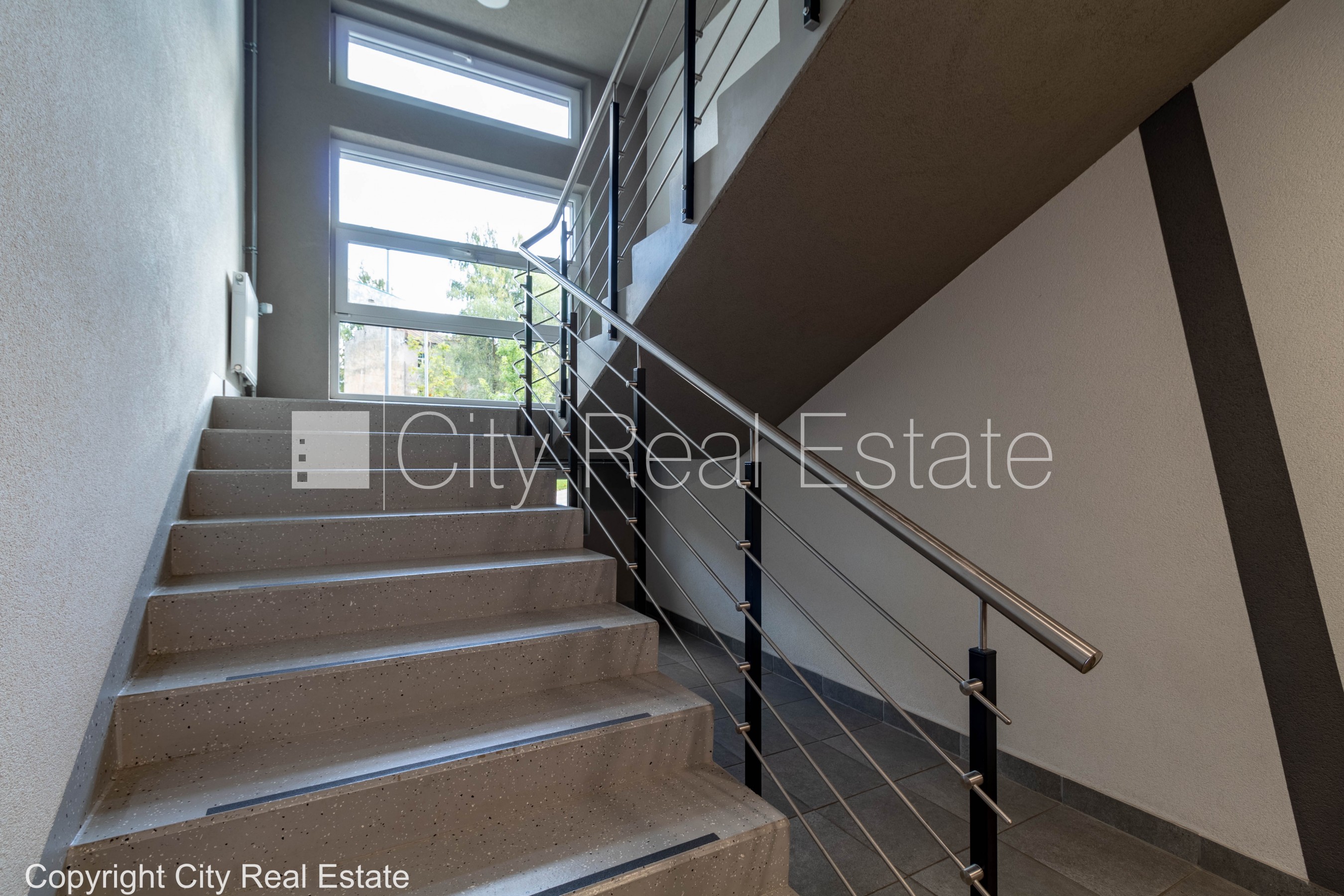 Sludinājumi. Jaunceltne, fasādes māja, labiekārtots apzaļumots pagalms, iežogota teritorija ar metāla sētu, Cena: 98000 EUR Foto #22