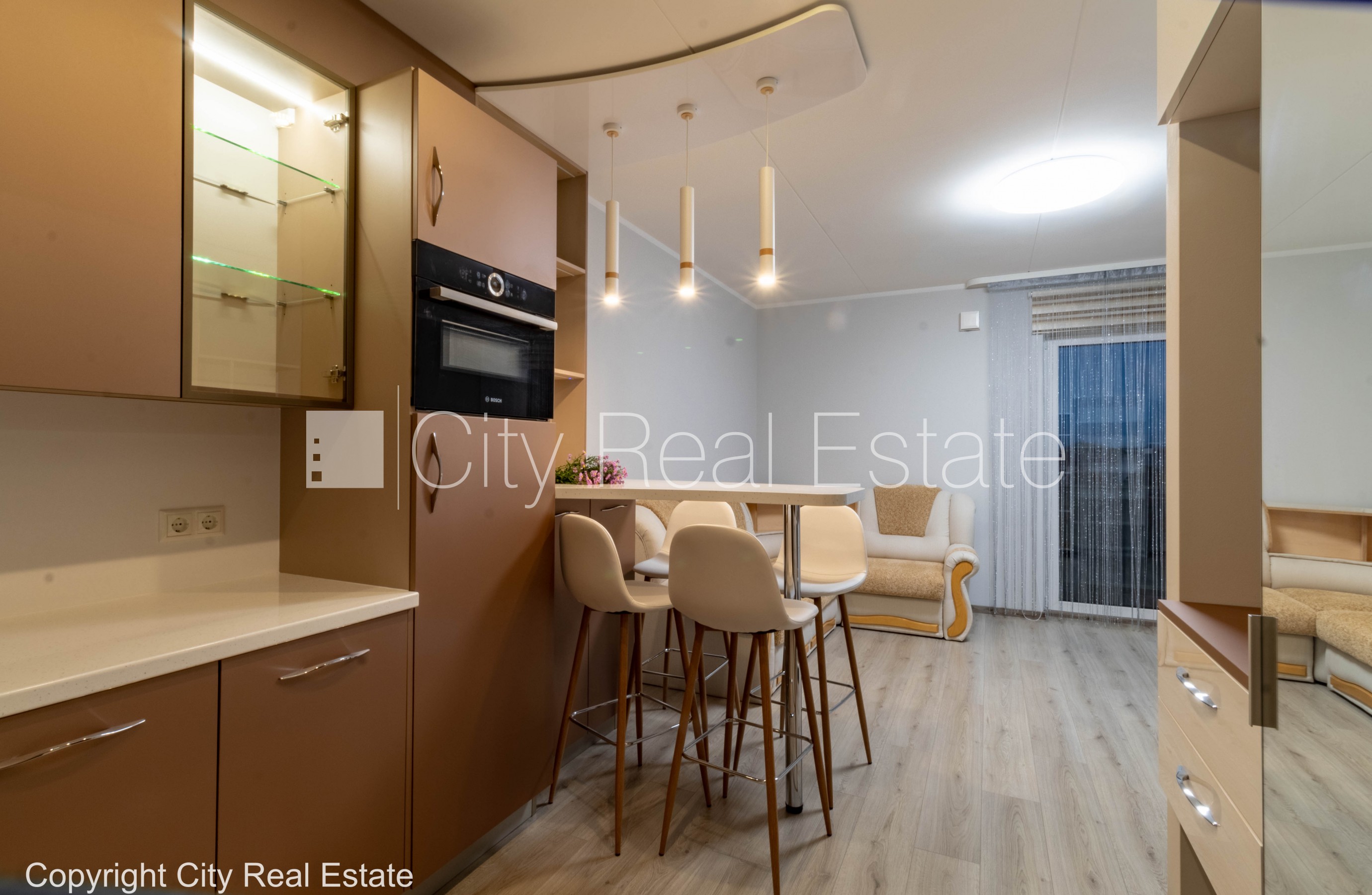 Sludinājumi. Jaunceltne, fasādes māja, labiekārtots apzaļumots pagalms, iežogota teritorija ar metāla sētu, Cena: 98000 EUR Foto #1