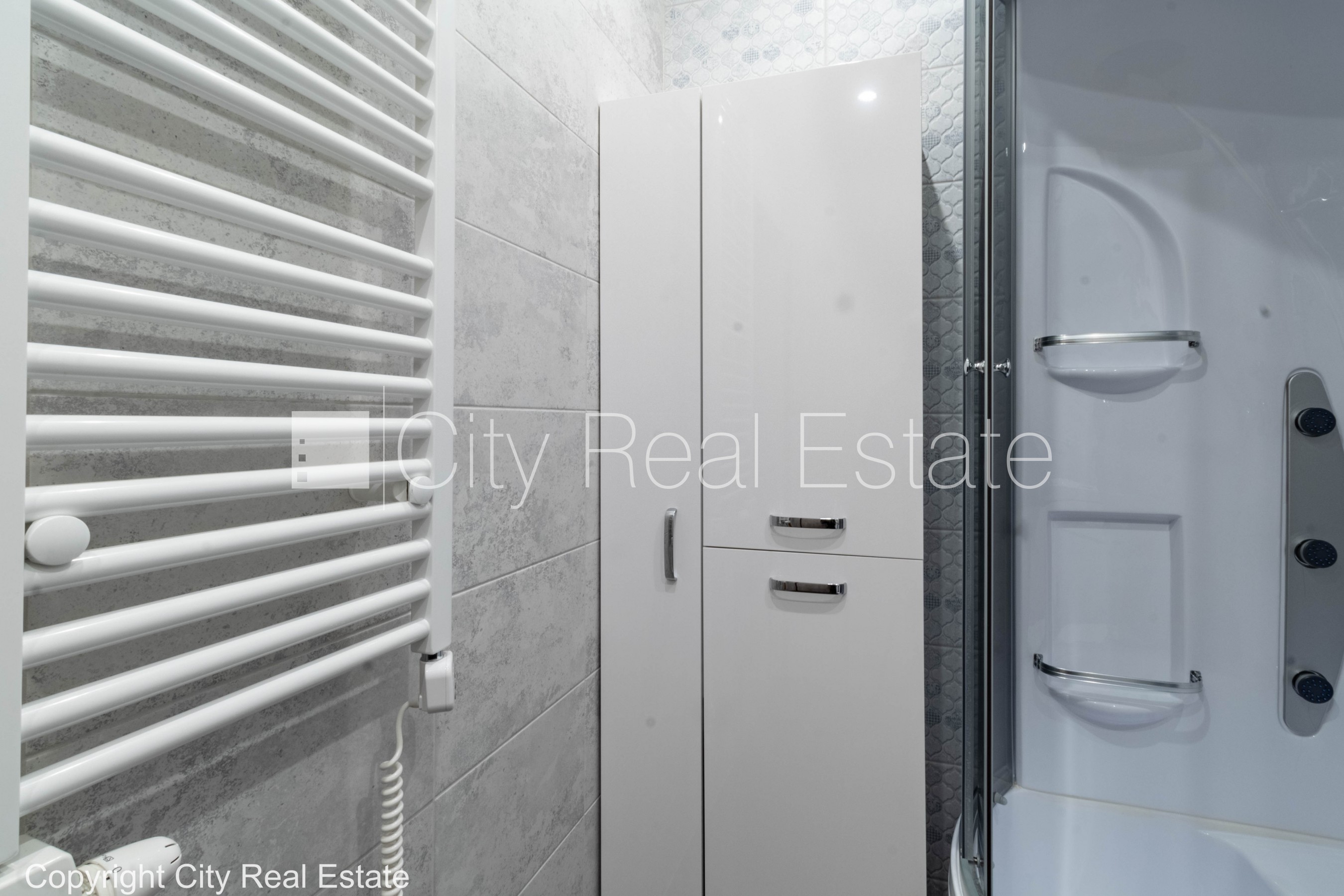 Sludinājumi. Jaunceltne, fasādes māja, labiekārtots apzaļumots pagalms, iežogota teritorija ar metāla sētu, Cena: 98000 EUR Foto #19