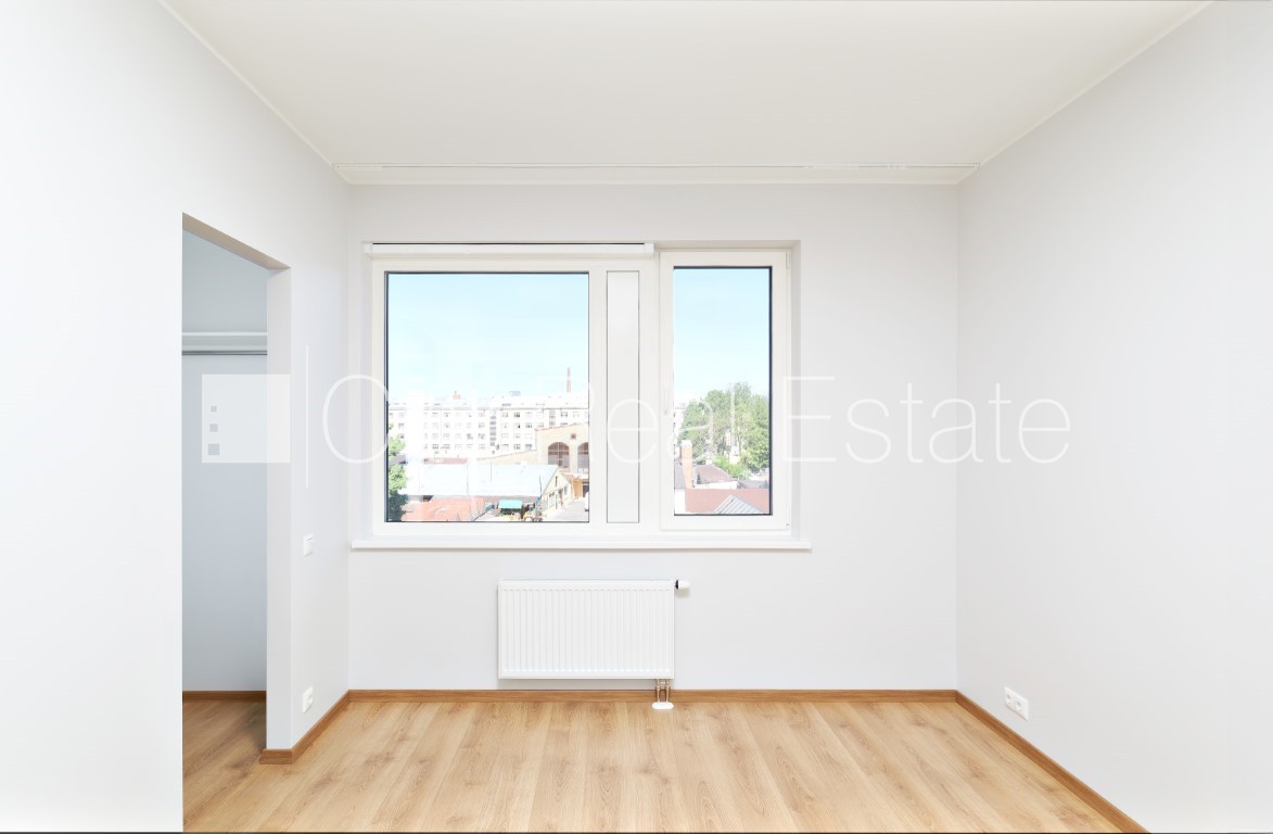 Sludinājumi. Jaunceltne, labiekārtots apzaļumots pagalms, vieta automašīnai, viena istaba izolēta, studio tipa, Cena: 675 EUR/mēn Foto #7