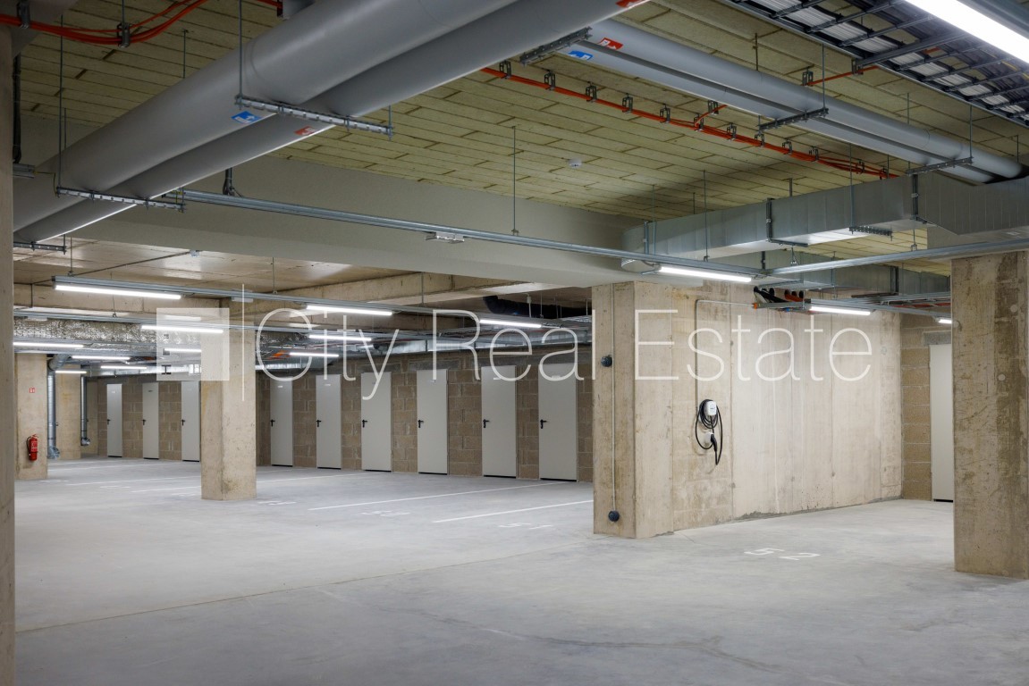 Sludinājumi. Jaunceltne, labiekārtots apzaļumots pagalms, garāža vienai automašīnai, ir lifts, balkons, istaba Cena: 675 EUR/mēn Foto #20