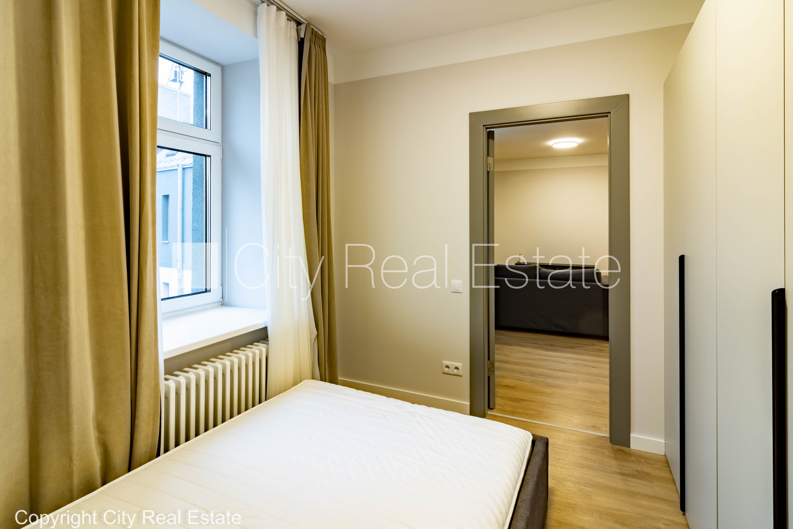 Sludinājumi. Fasādes māja, renovēta māja, labiekārtota apzaļumota teritorija, ir lifts, kāpņu telpa pēc kapitālā Cena: 700 EUR/mēn Foto #8