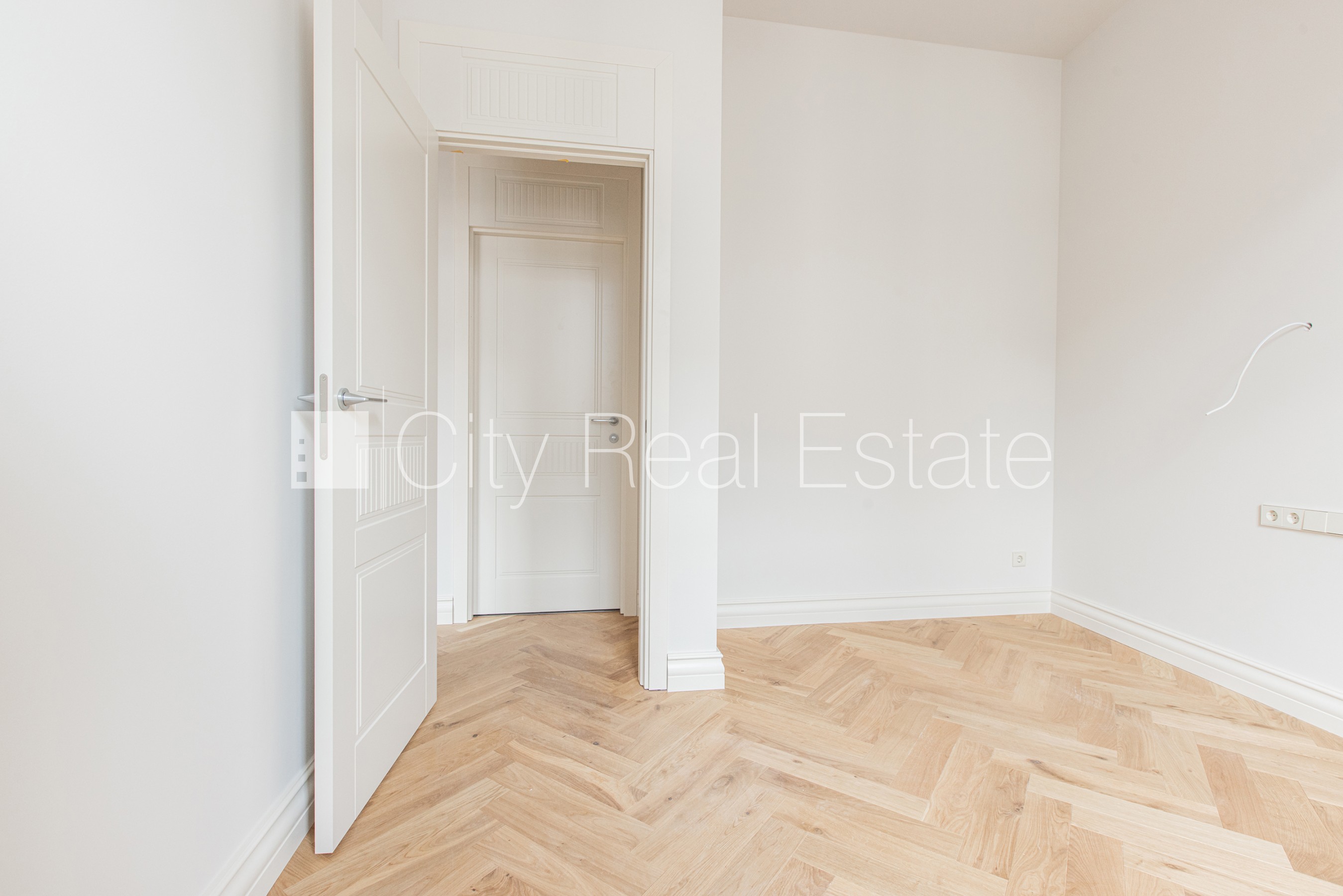 Sludinājumi. Pagalma ēka, renovēta māja, slēgts pagalms, ir lifts, kāpņu telpa pēc kapitālā remonta, logi vērsti Cena: 238640 EUR Foto #6