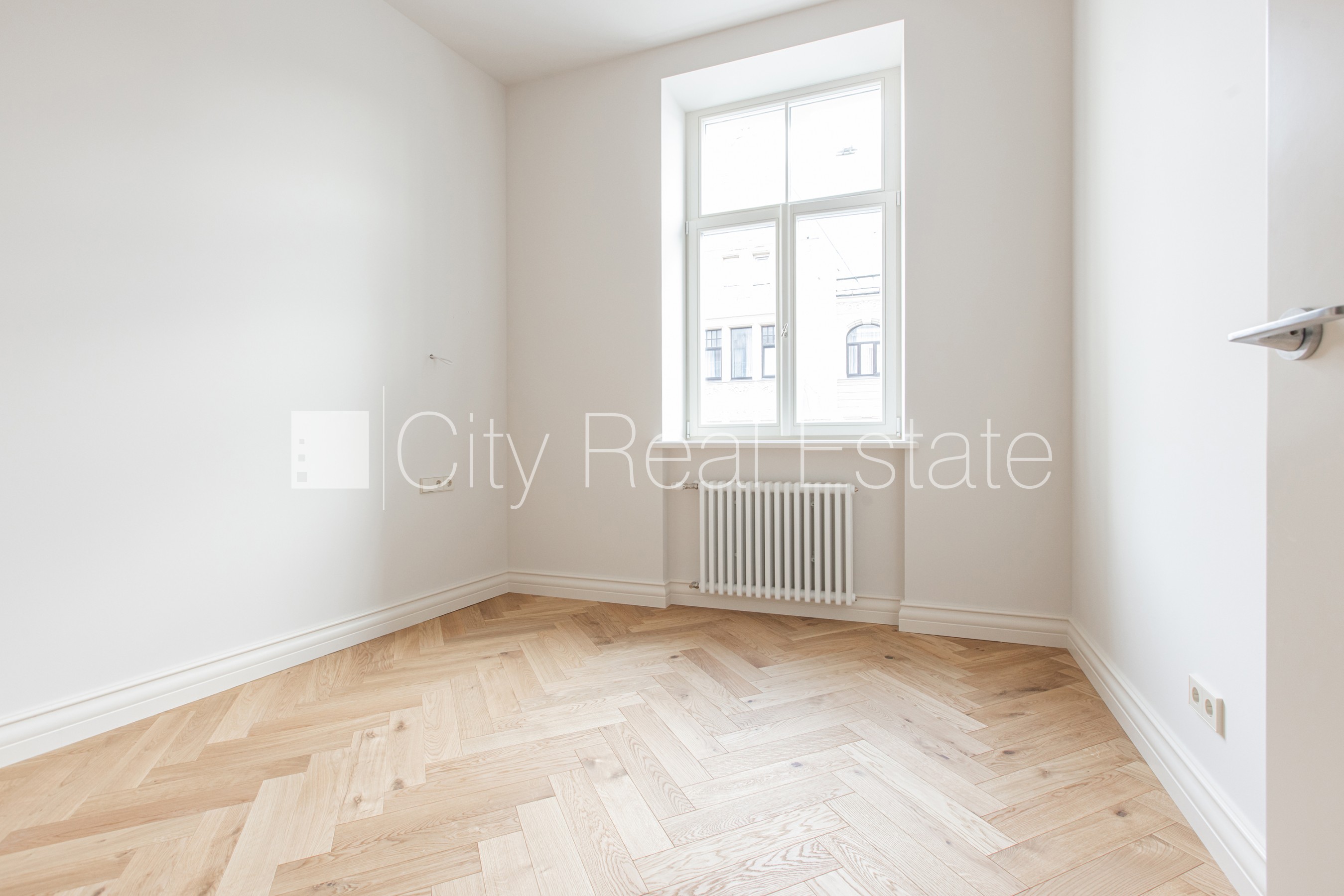 Sludinājumi. Pagalma ēka, renovēta māja, slēgts pagalms, ir lifts, kāpņu telpa pēc kapitālā remonta, logi vērsti Cena: 238640 EUR Foto #7