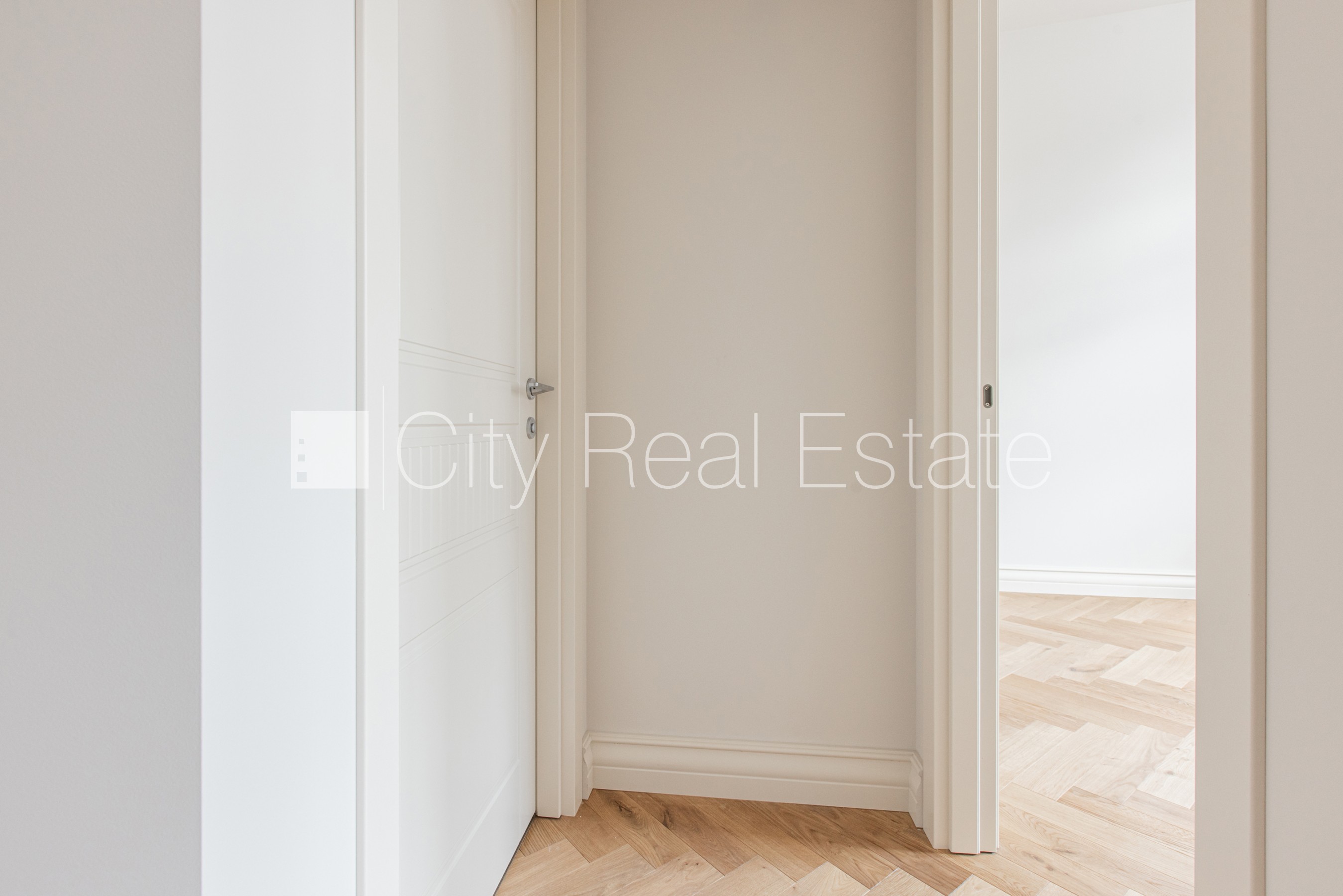 Sludinājumi. Pagalma ēka, renovēta māja, slēgts pagalms, ir lifts, kāpņu telpa pēc kapitālā remonta, logi vērsti Cena: 238640 EUR Foto #10