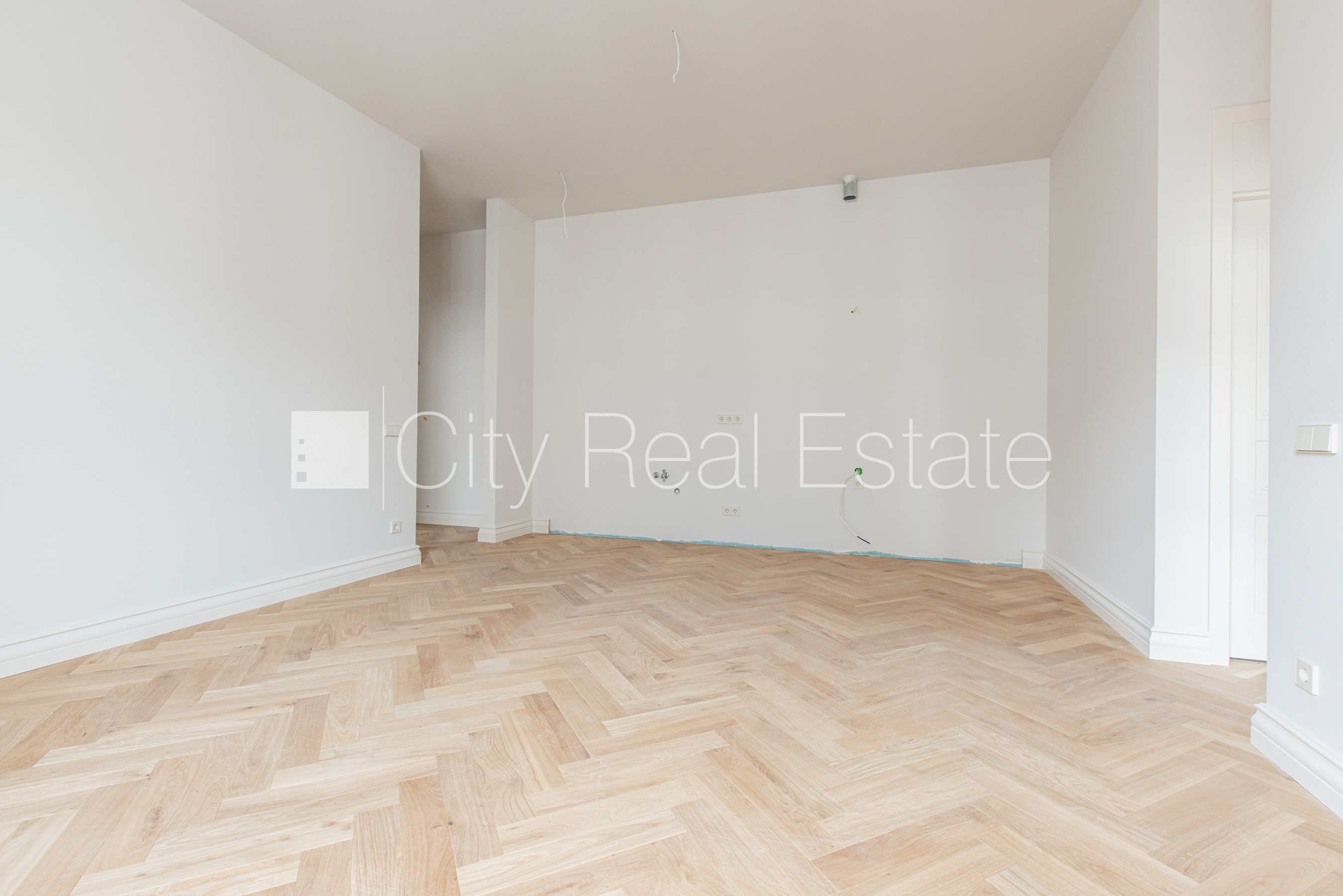 Sludinājumi. Pagalma ēka, renovēta māja, slēgts pagalms, ir lifts, kāpņu telpa pēc kapitālā remonta, logi vērsti Cena: 238640 EUR Foto #3