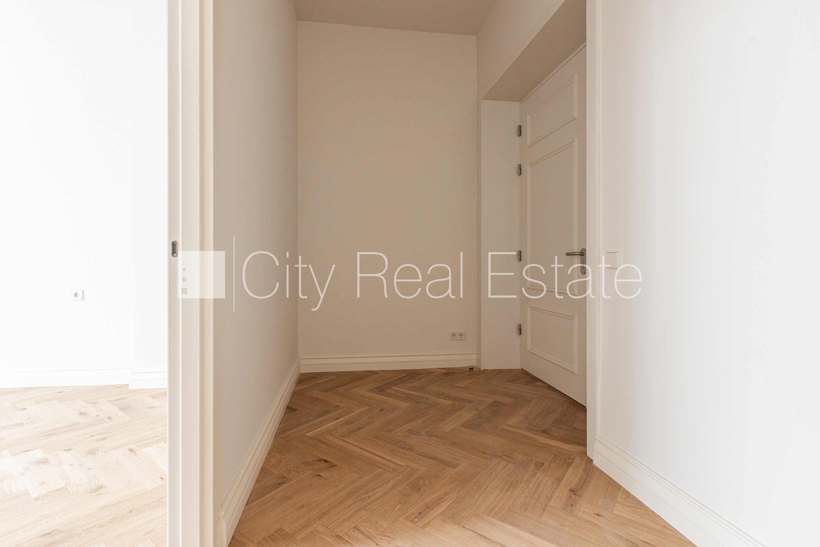 Sludinājumi. Pagalma ēka, renovēta māja, slēgts pagalms, ir lifts, kāpņu telpa pēc kapitālā remonta, logi vērsti Cena: 238640 EUR Foto #5