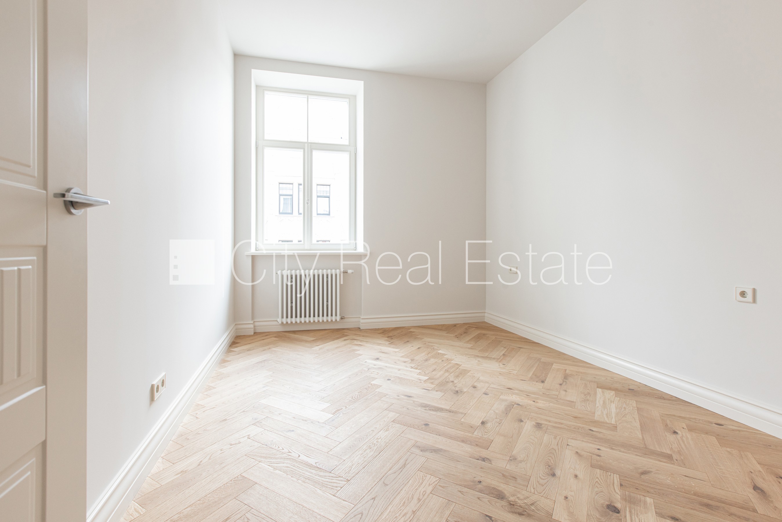 Sludinājumi. Pagalma ēka, renovēta māja, slēgts pagalms, ir lifts, kāpņu telpa pēc kapitālā remonta, logi vērsti Cena: 238640 EUR Foto #13