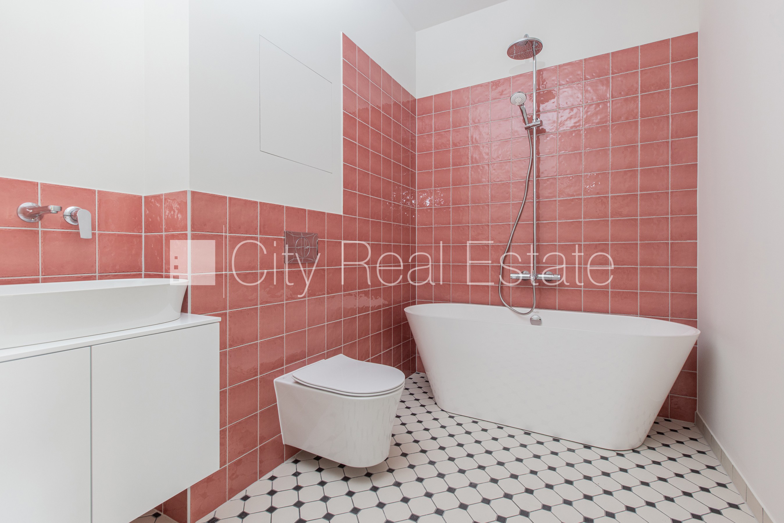 Sludinājumi. Pagalma ēka, renovēta māja, slēgts pagalms, ir lifts, kāpņu telpa pēc kapitālā remonta, logi vērsti Cena: 238640 EUR Foto #9