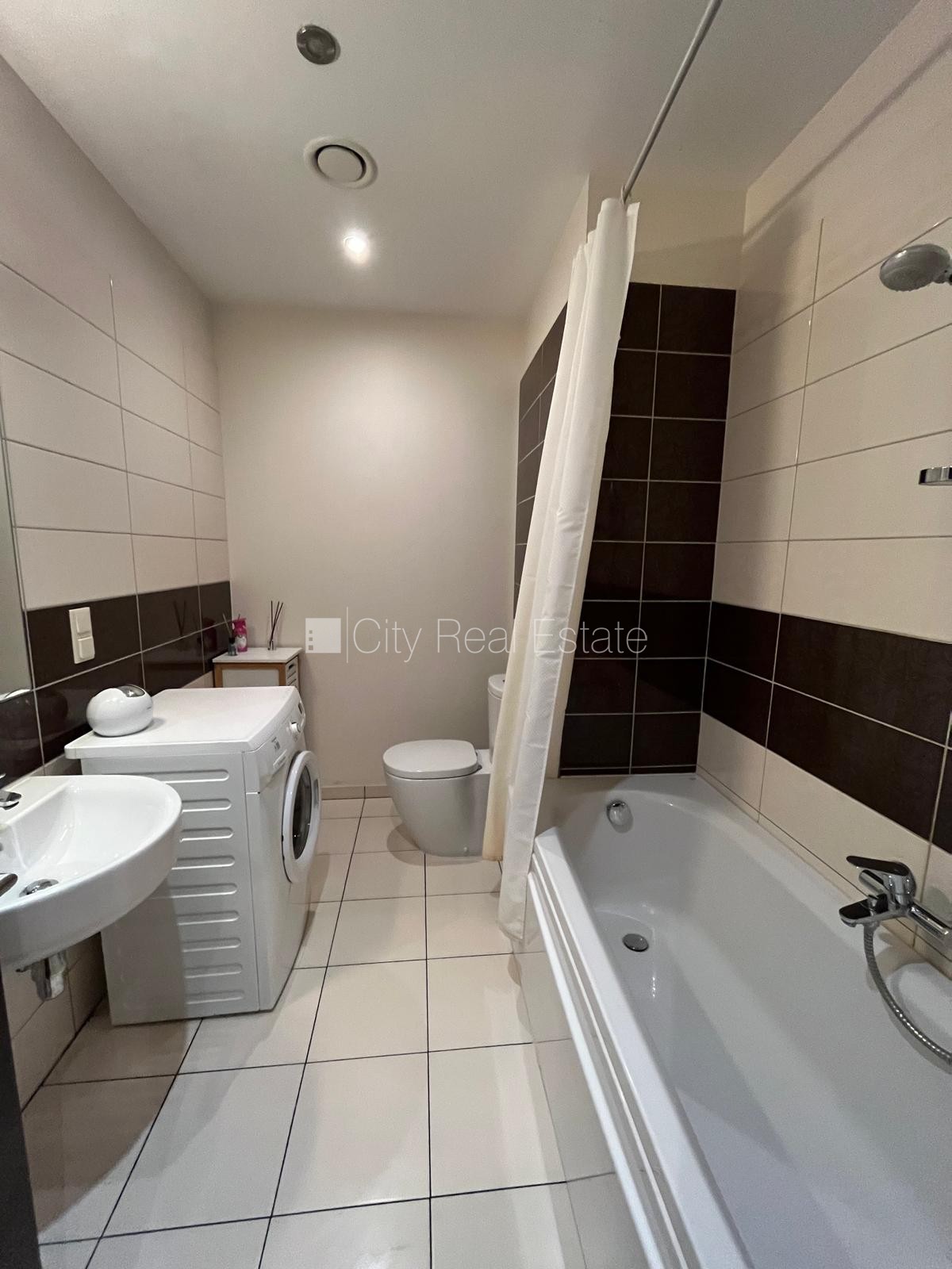 Sludinājumi. Jaunceltne, zaļā teritorija, iežogota teritorija, bezmaksas stāvvieta pagalmā, apzaļumota Cena: 130000 EUR Foto #15