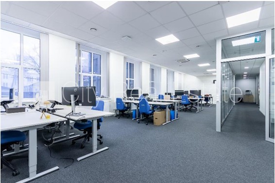 Sludinājumi. Fasādes māja, restaurēta māja, apsargāta teritorija, ieeja no ielas, ir lifts, kāpņu telpa pēc Cena: 3199 EUR/mēn Foto #4