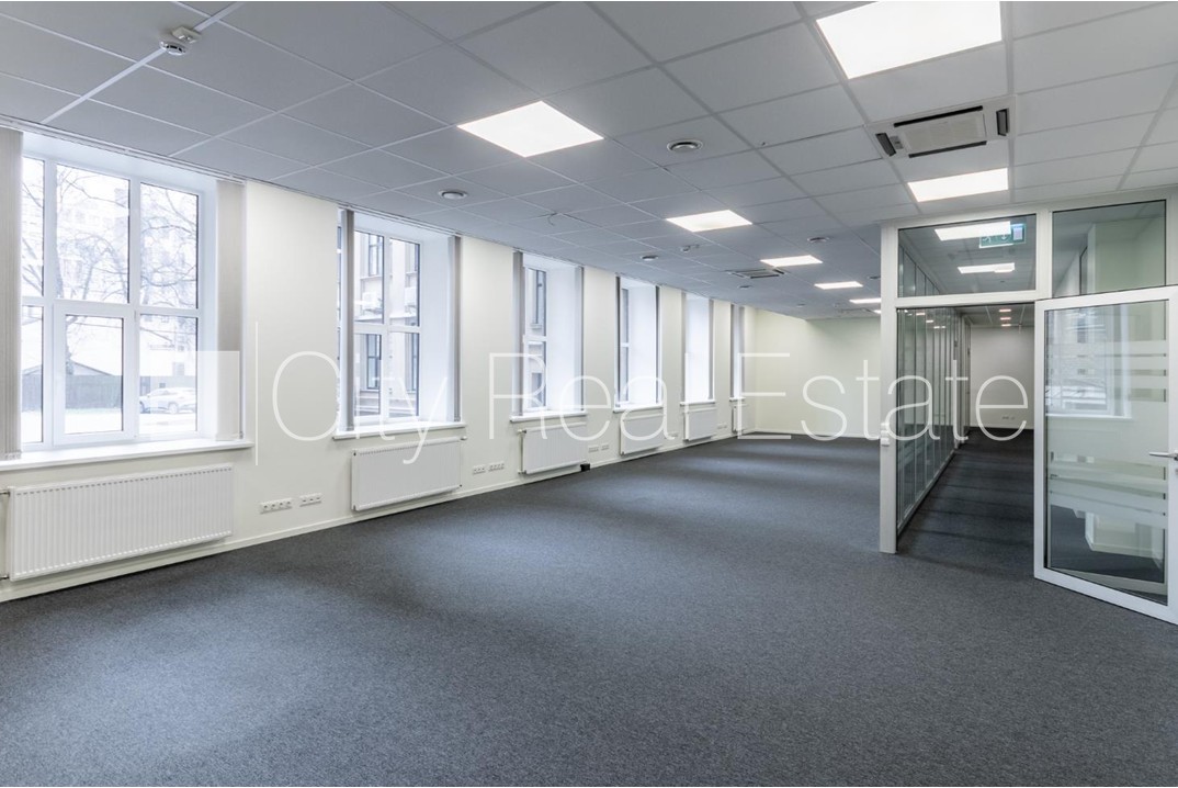 Sludinājumi. Fasādes māja, restaurēta māja, apsargāta teritorija, ieeja no ielas, ir lifts, kāpņu telpa pēc Cena: 3199 EUR/mēn Foto #7