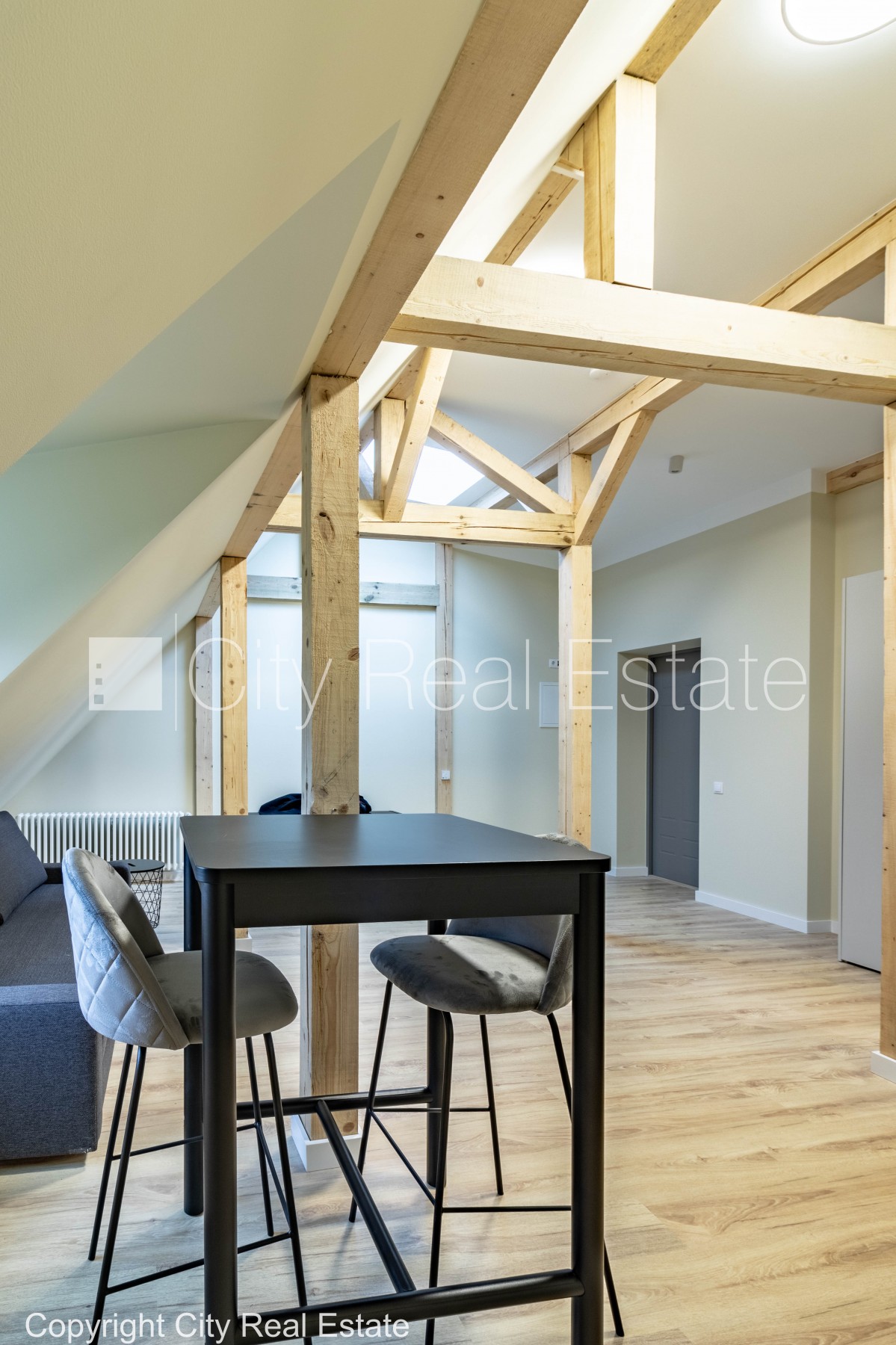 Sludinājumi. Fasādes māja, renovēta māja, labiekārtota apzaļumota teritorija, ir lifts, kāpņu telpa pēc kapitālā Cena: 550 EUR/mēn Foto #10