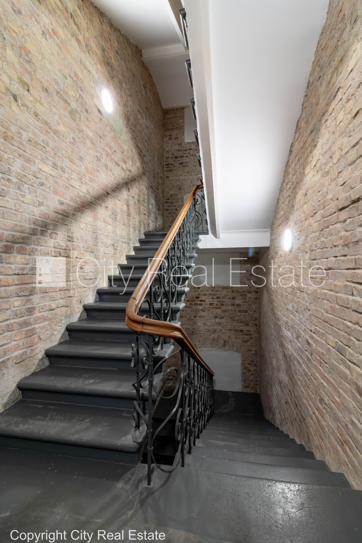 Sludinājumi. Pagalma māja, renovēta māja, ir lifts, kāpņu telpa pēc kapitālā remonta, studio tipa, virtuve Cena: 450 EUR/mēn Foto #14