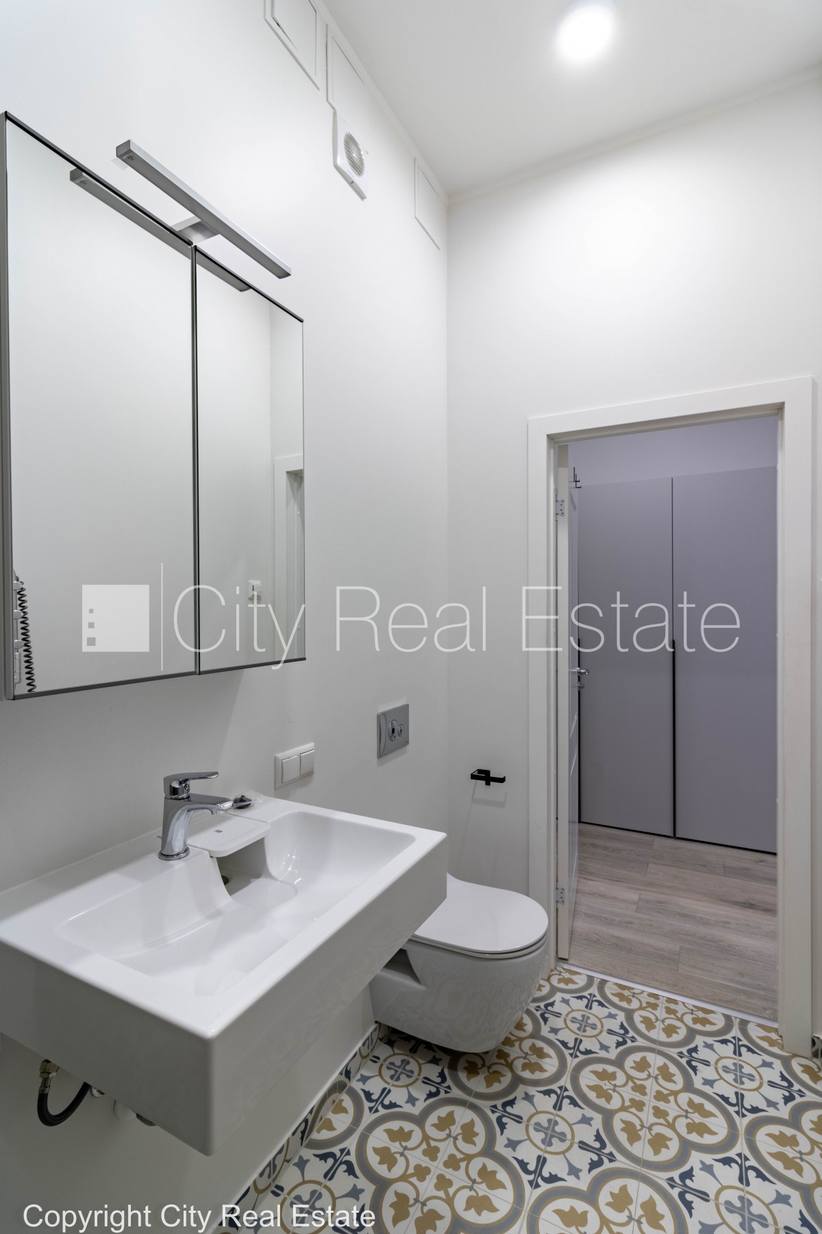 Sludinājumi. Pagalma māja, renovēta māja, ir lifts, kāpņu telpa pēc kapitālā remonta, studio tipa, virtuve Cena: 450 EUR/mēn Foto #10