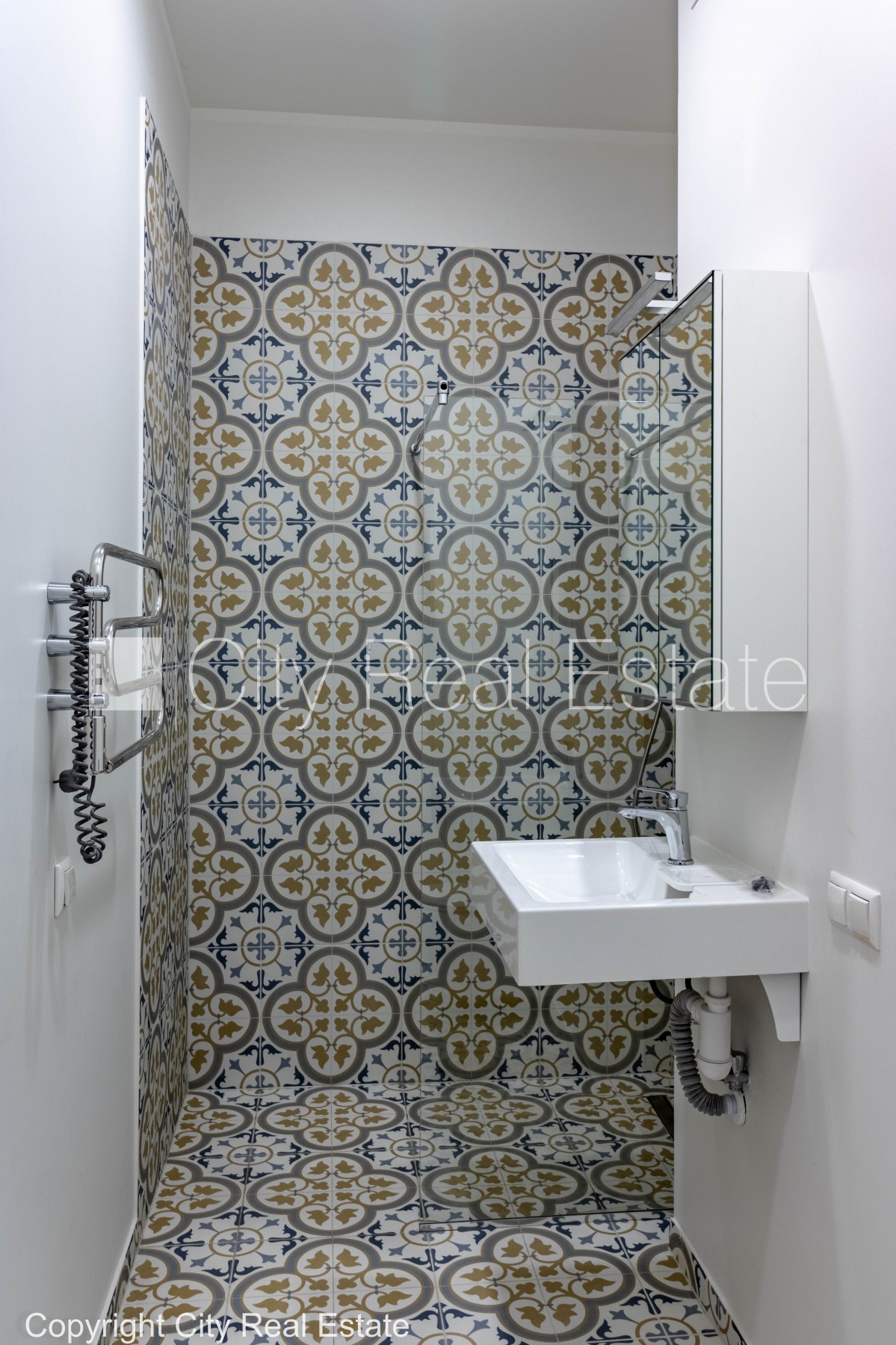 Sludinājumi. Pagalma māja, renovēta māja, ir lifts, kāpņu telpa pēc kapitālā remonta, studio tipa, virtuve Cena: 450 EUR/mēn Foto #9