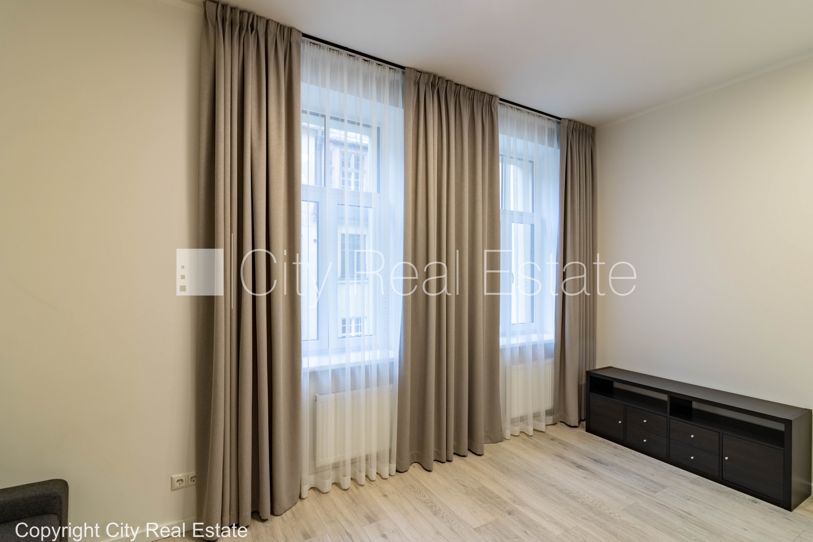 Sludinājumi. Pagalma māja, renovēta māja, ir lifts, kāpņu telpa pēc kapitālā remonta, studio tipa, virtuve Cena: 450 EUR/mēn Foto #7