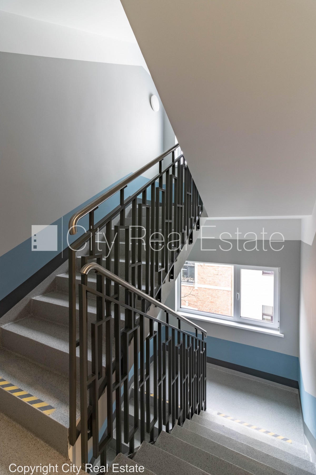 Sludinājumi. Pagalma māja, renovēta māja, slēgta teritorija, ir lifts, kāpņu telpa pēc kapitālā remonta, studio Cena: 450 EUR/mēn Foto #14